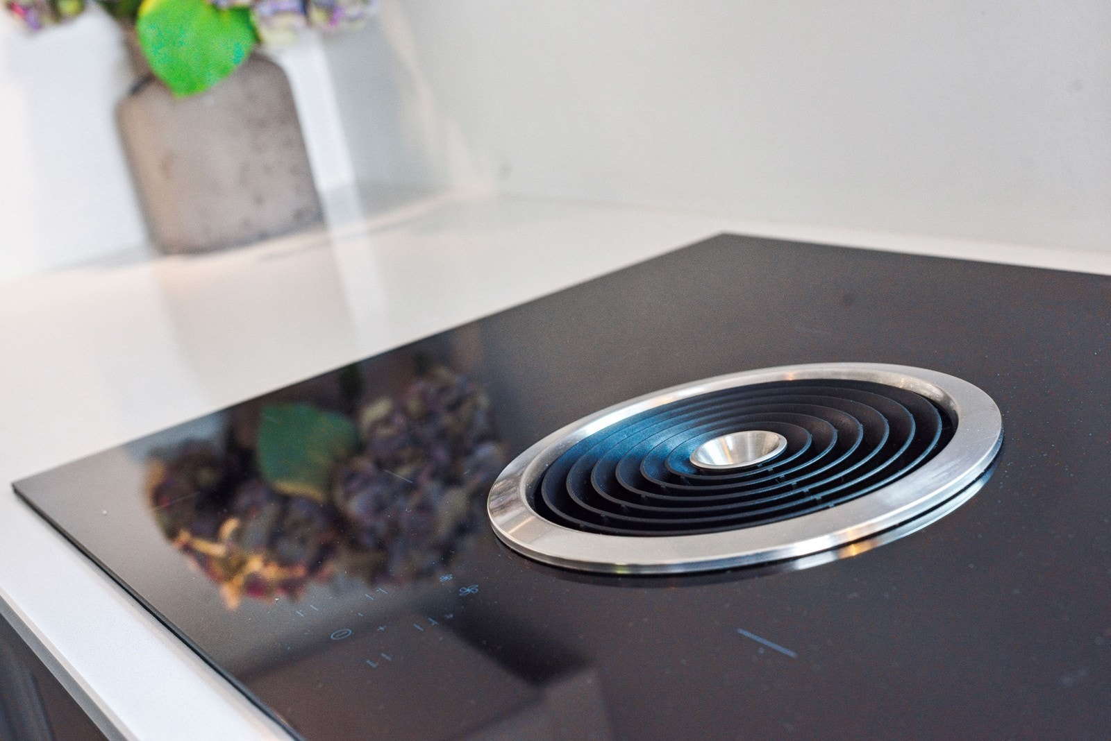 Koketopp med integrert kullfilterventilator Galleribilde