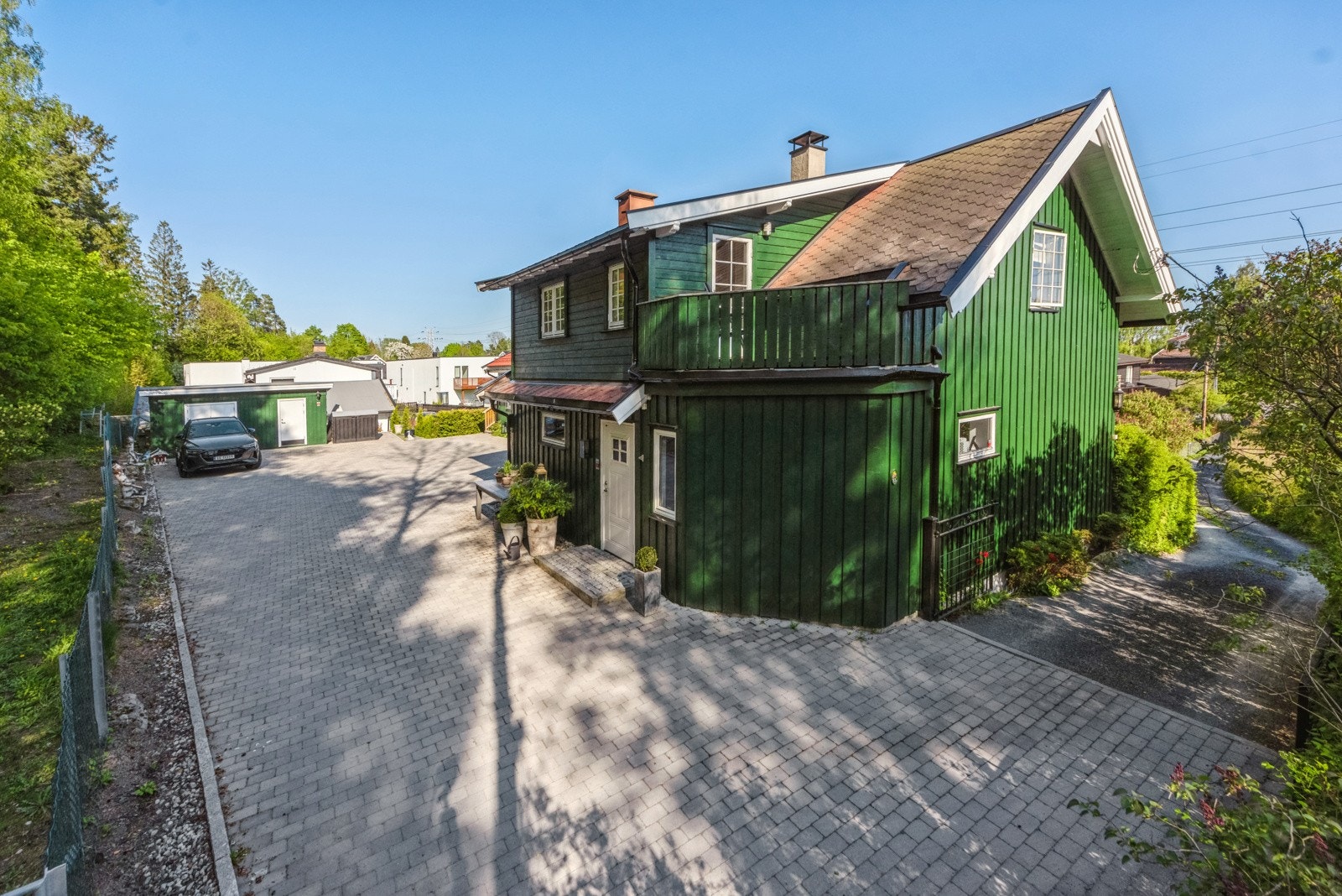 Hyggelig vertikaldelt tomannsbolig, innerst i rolig stikkvei Galleribilde