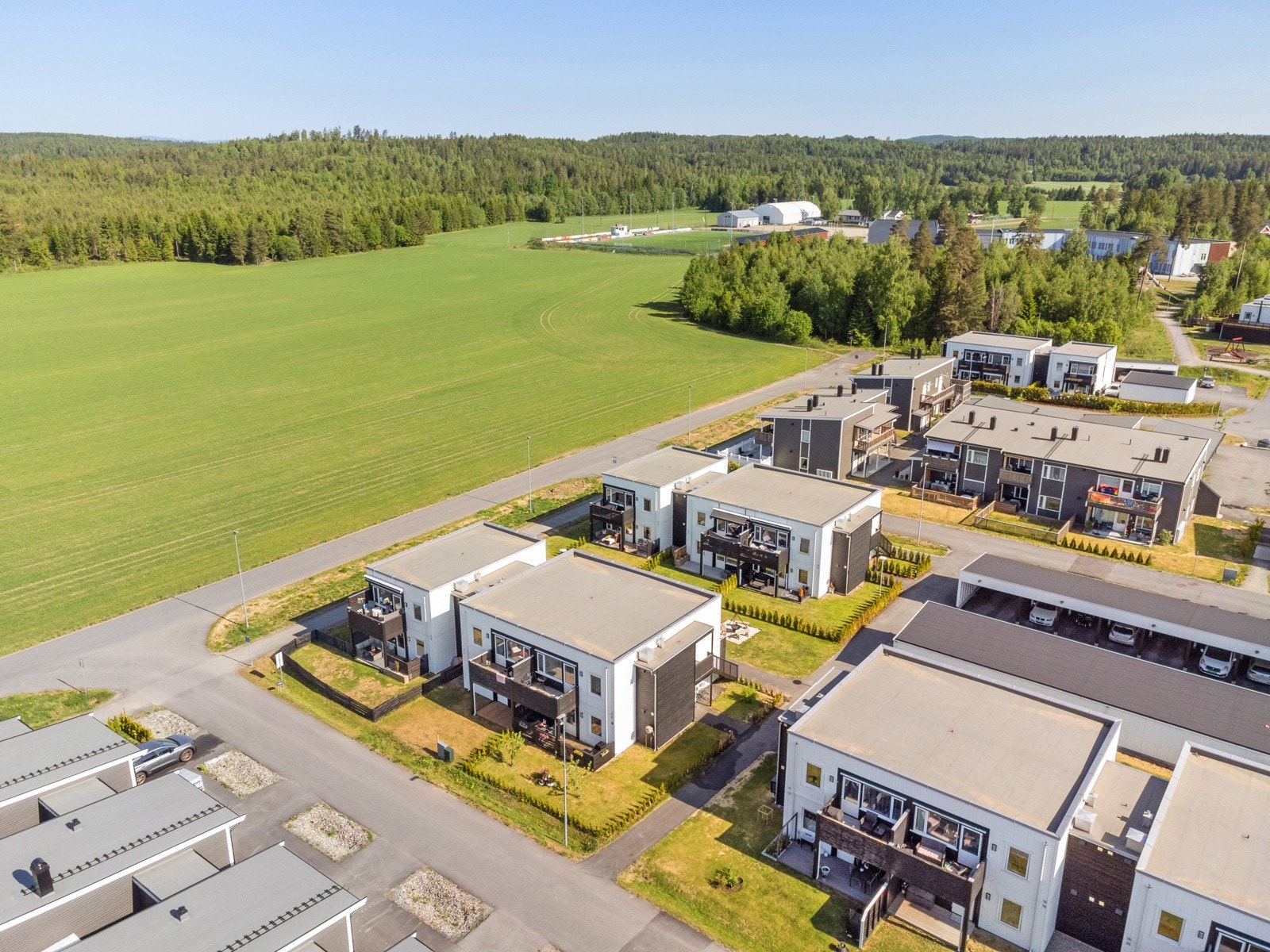 Boligen ligger landlig og familievennlig til på Nordkisa i Ullensaker kommune. Galleribilde