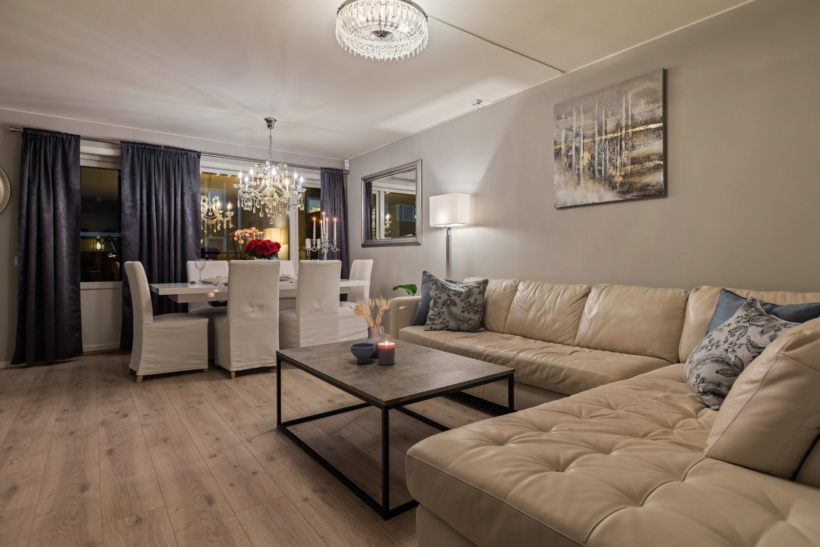 Kveldsstemning i stuen. Galleribilde