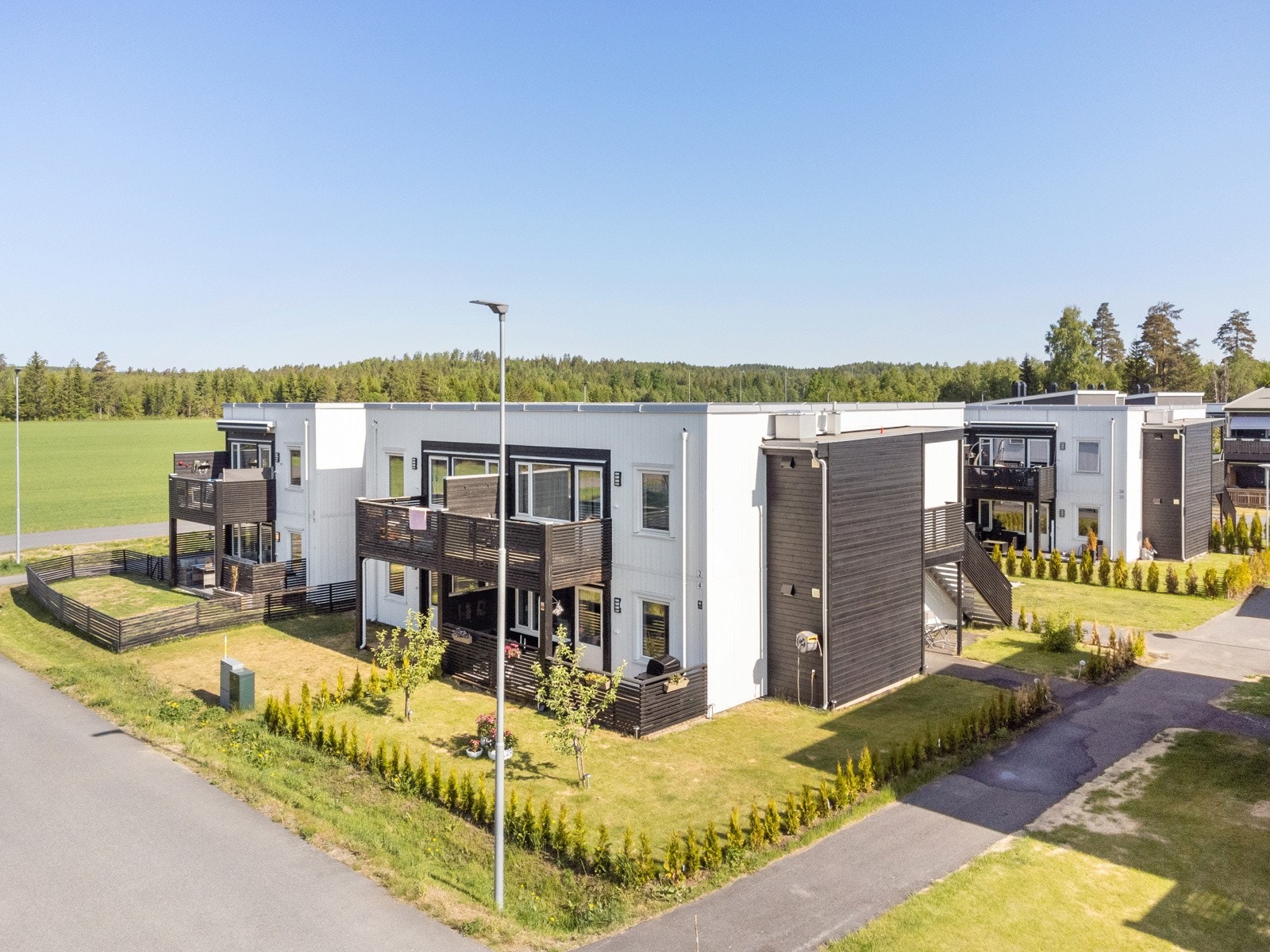 Fra leiligheten er det kort vei til barnehage og skole. Galleribilde