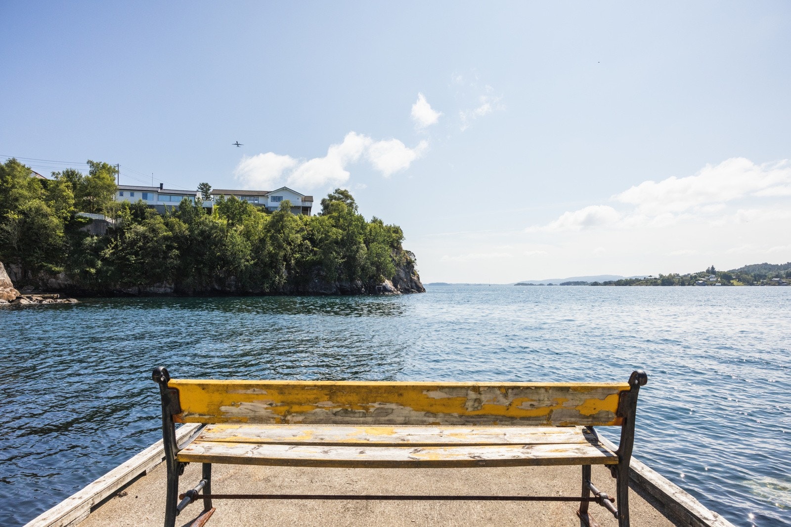 Ta deg tid til å sitte ved naustet og la tankene flyte av gårde. Galleribilde