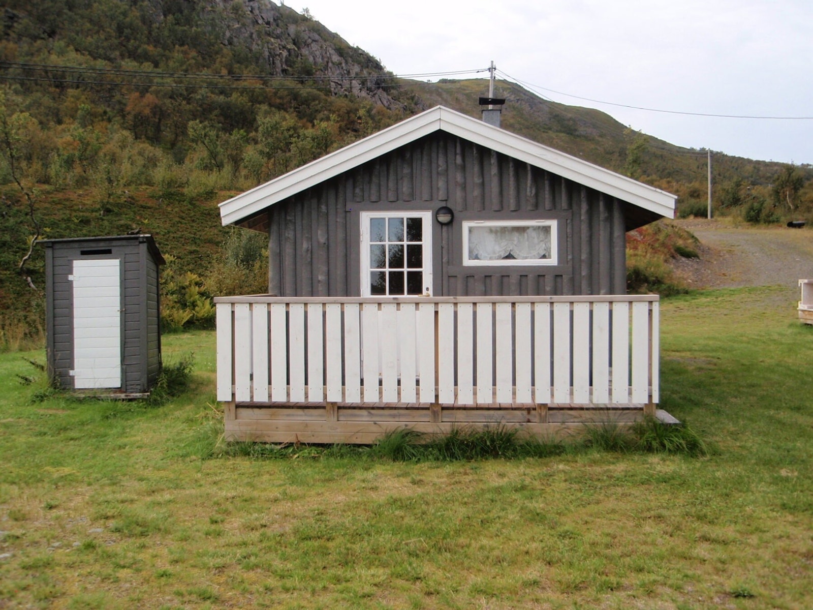 Noen få meter fra hytta er det også et separat bygg for badstuen. Galleribilde