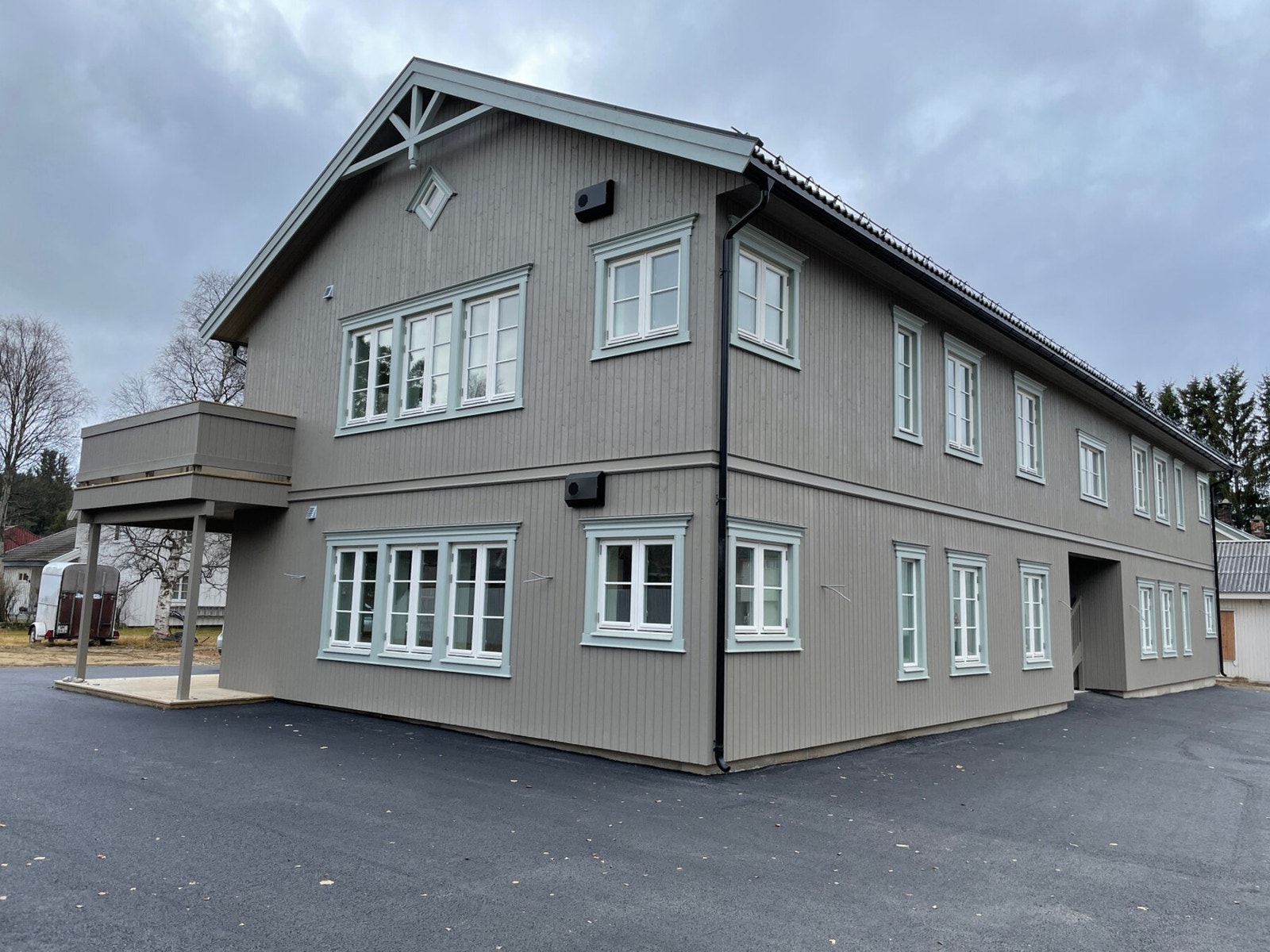 933_985046412.jpg Galleribilde