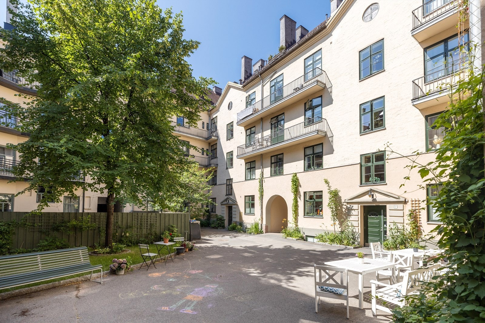 Stine Opstadmo ved DNB Eiendom har gleden av å presentere Torshov gata 10. Galleribilde