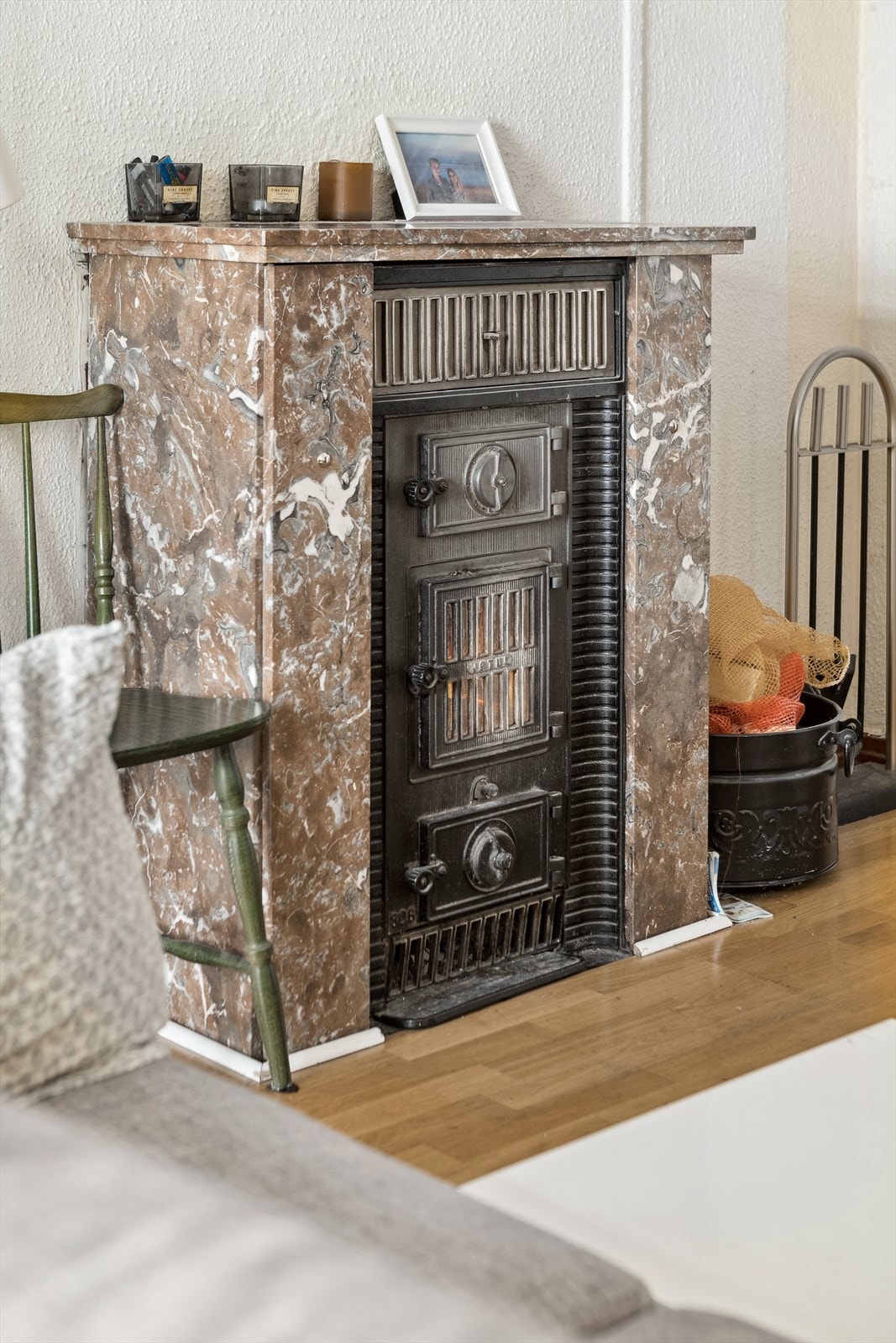 Peis som varmer godt en vinterkveld. Galleribilde