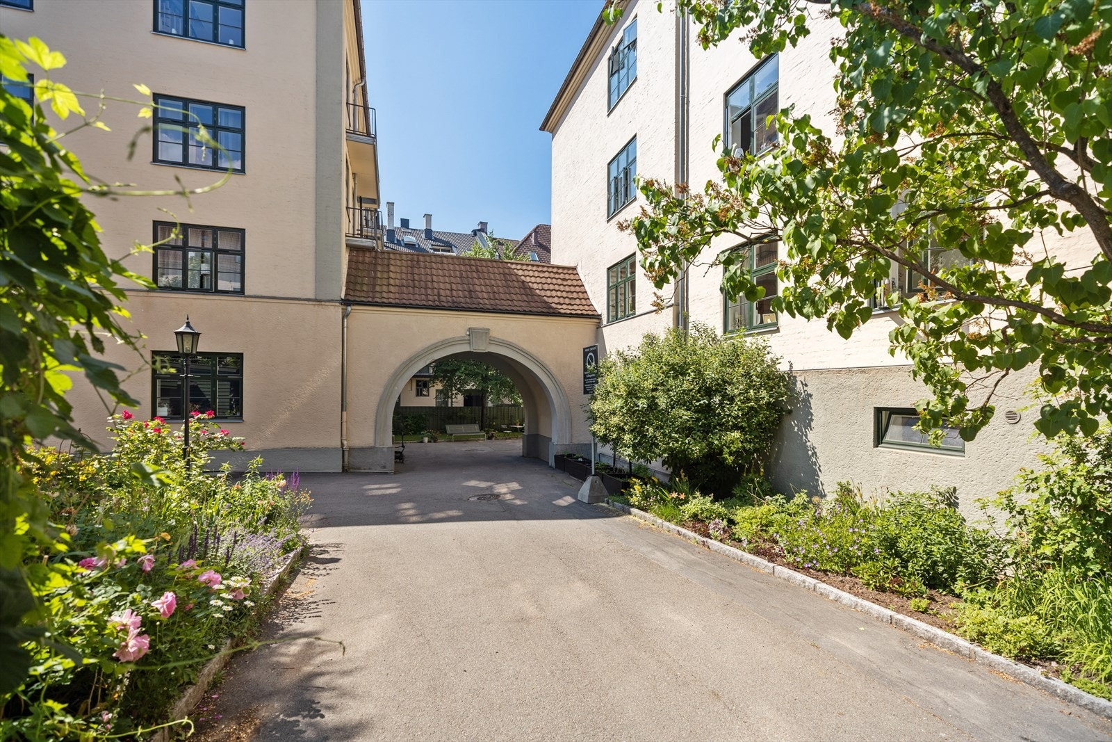 Styrerommet i kjelleren i Hegermanns gate 19 lånes ut til beboerne ved ulike anledninger. Det er også mulig å låne kjøkkenet eksempelvis ved bursdager i bakgården. Galleribilde