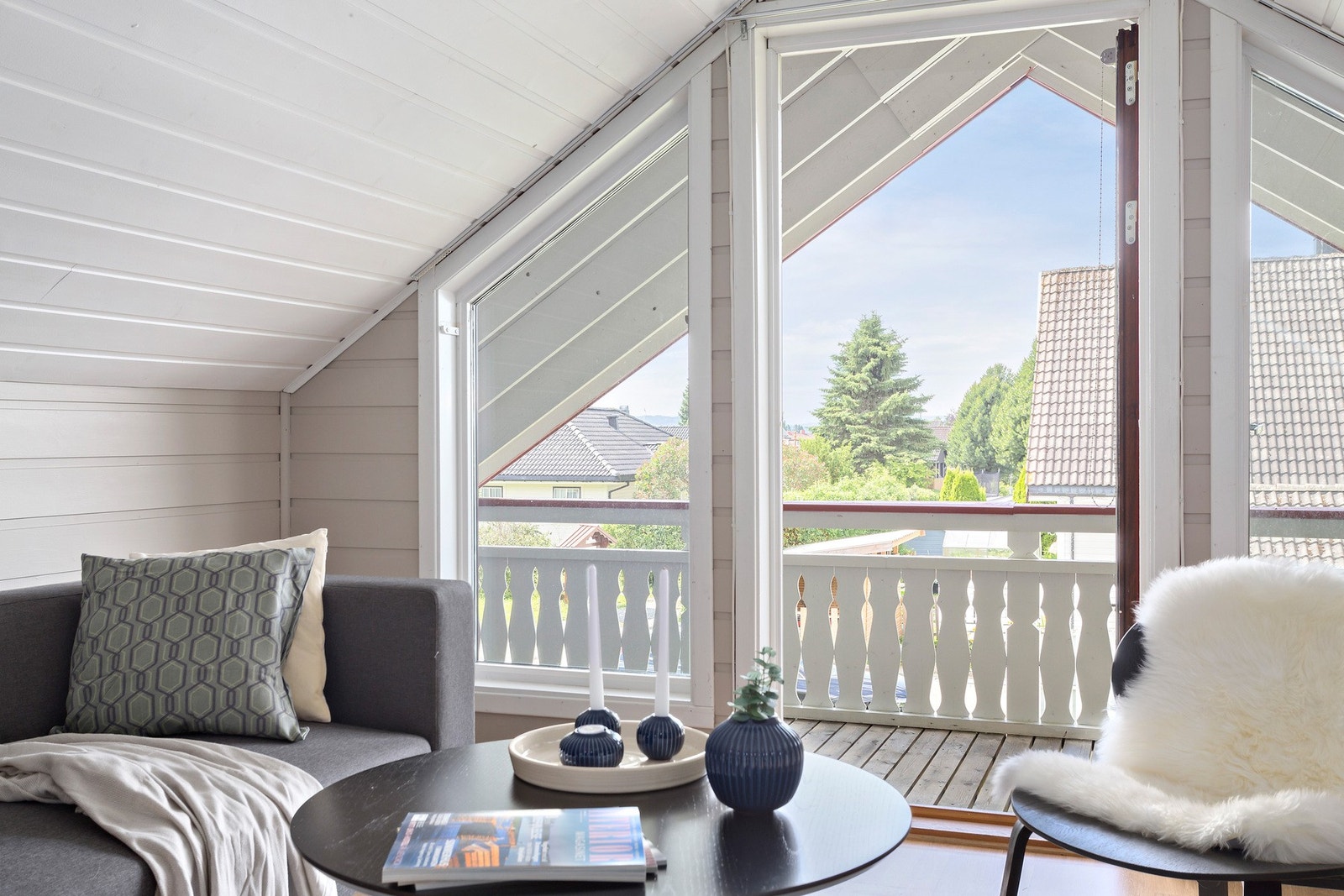 Utgang til veranda fra loftstuen. Galleribilde
