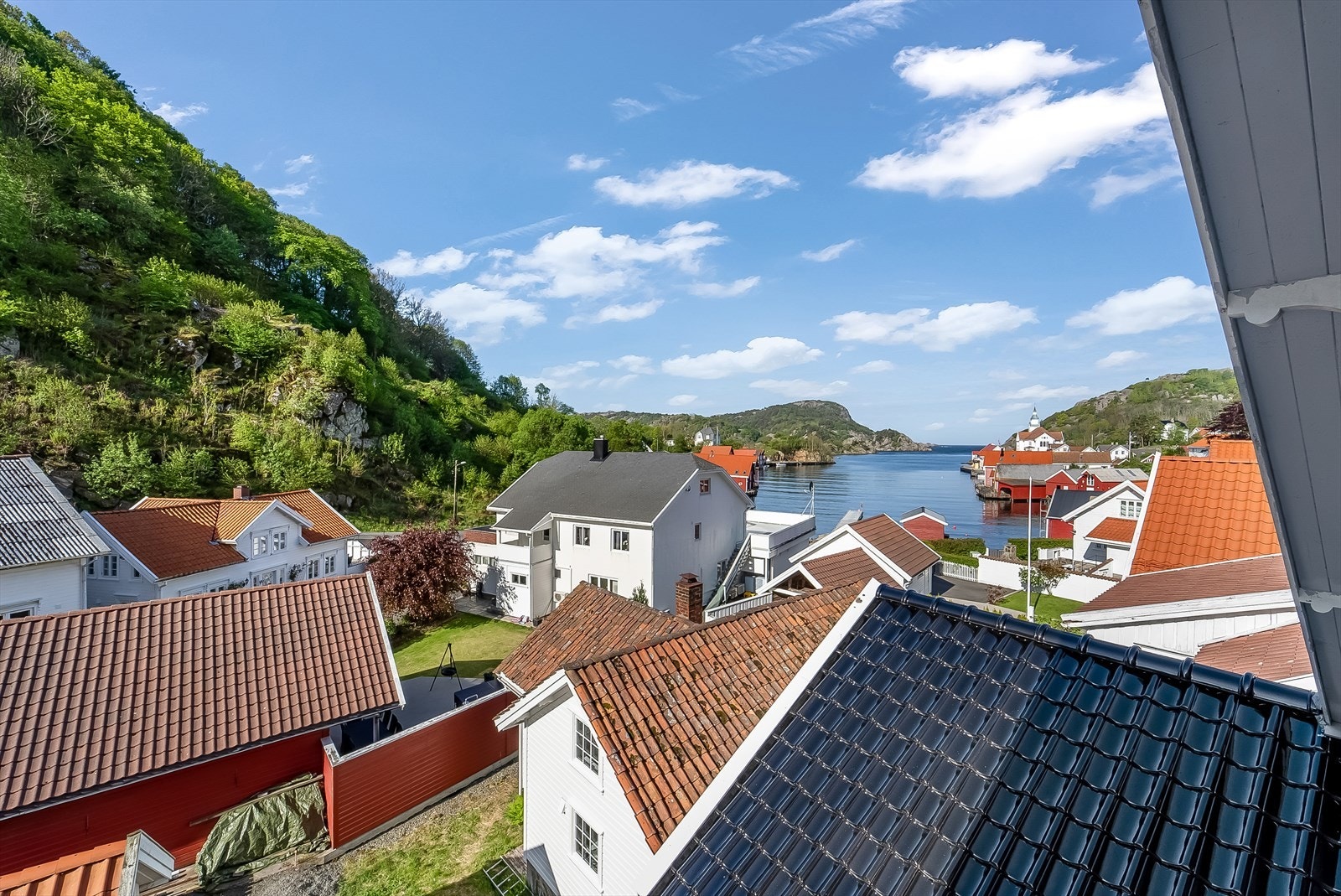 Utsikt fra eiendommen. Galleribilde