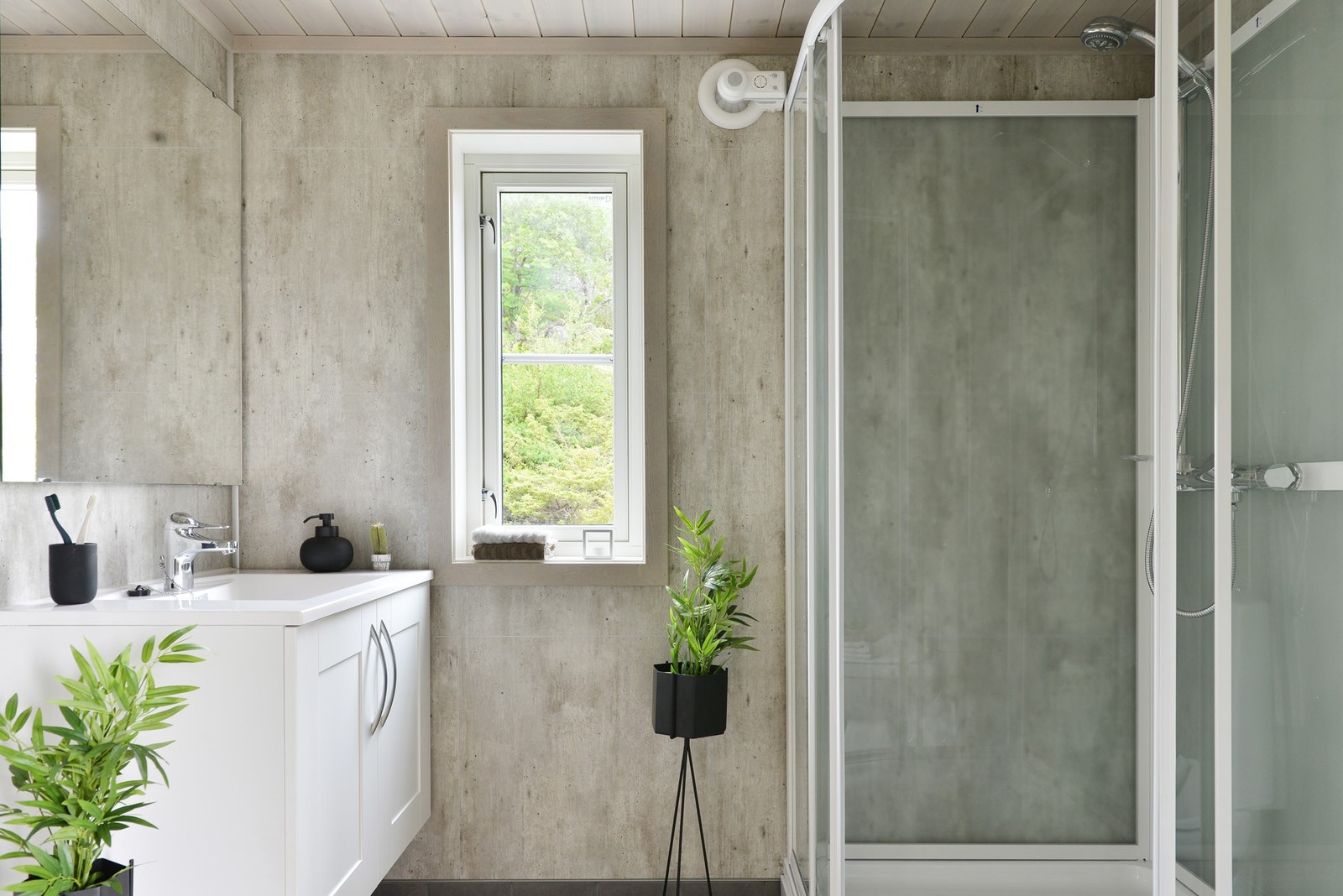 Ta deg en dusj på det lekre badet. For å våkne – eller vaske av deg sporene etter en aktiv dag. Galleribilde