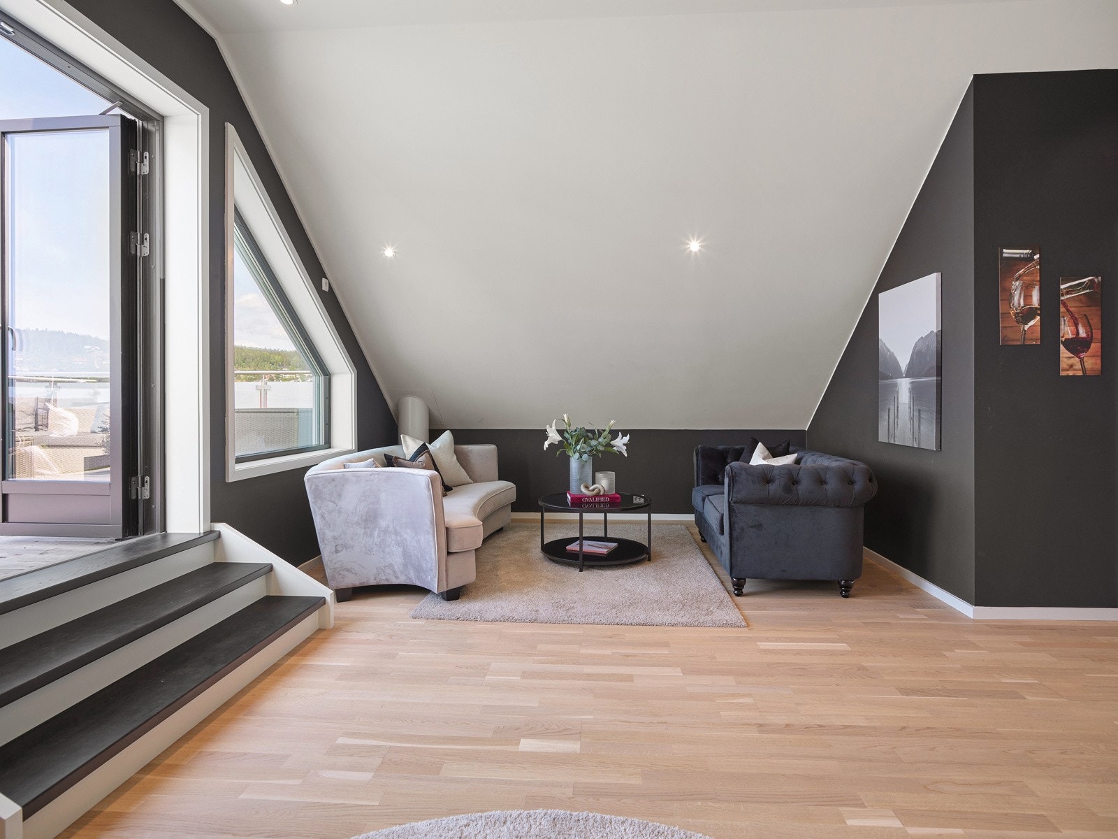 Stuen har flere innredningsmuligheter. Galleribilde