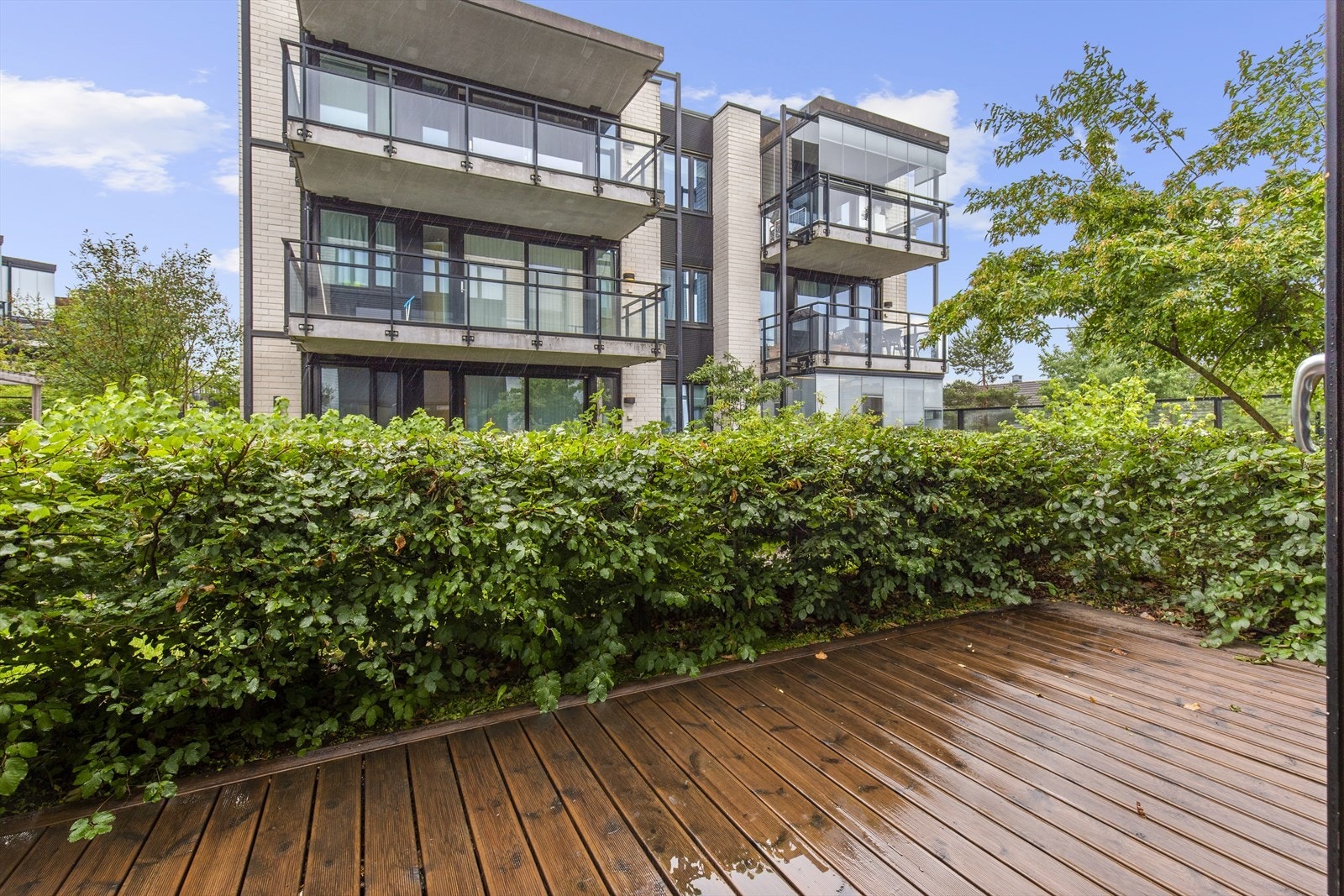 Utgang til en flott terrasse. Galleribilde