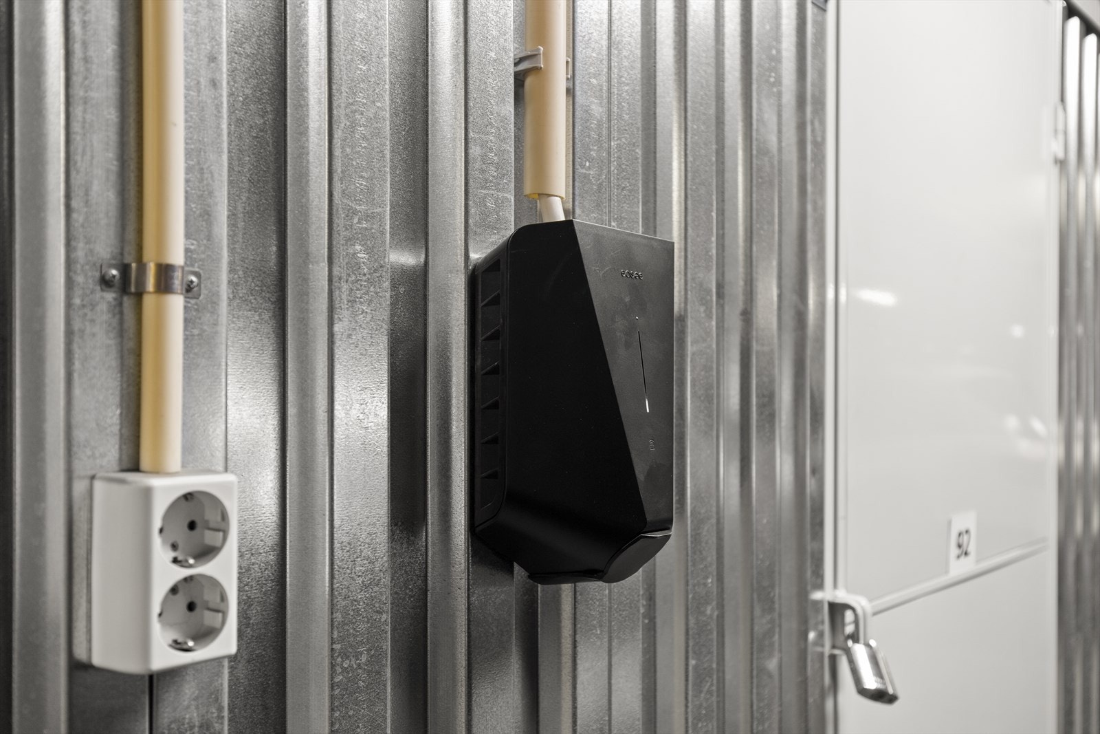 Elbillader. Galleribilde