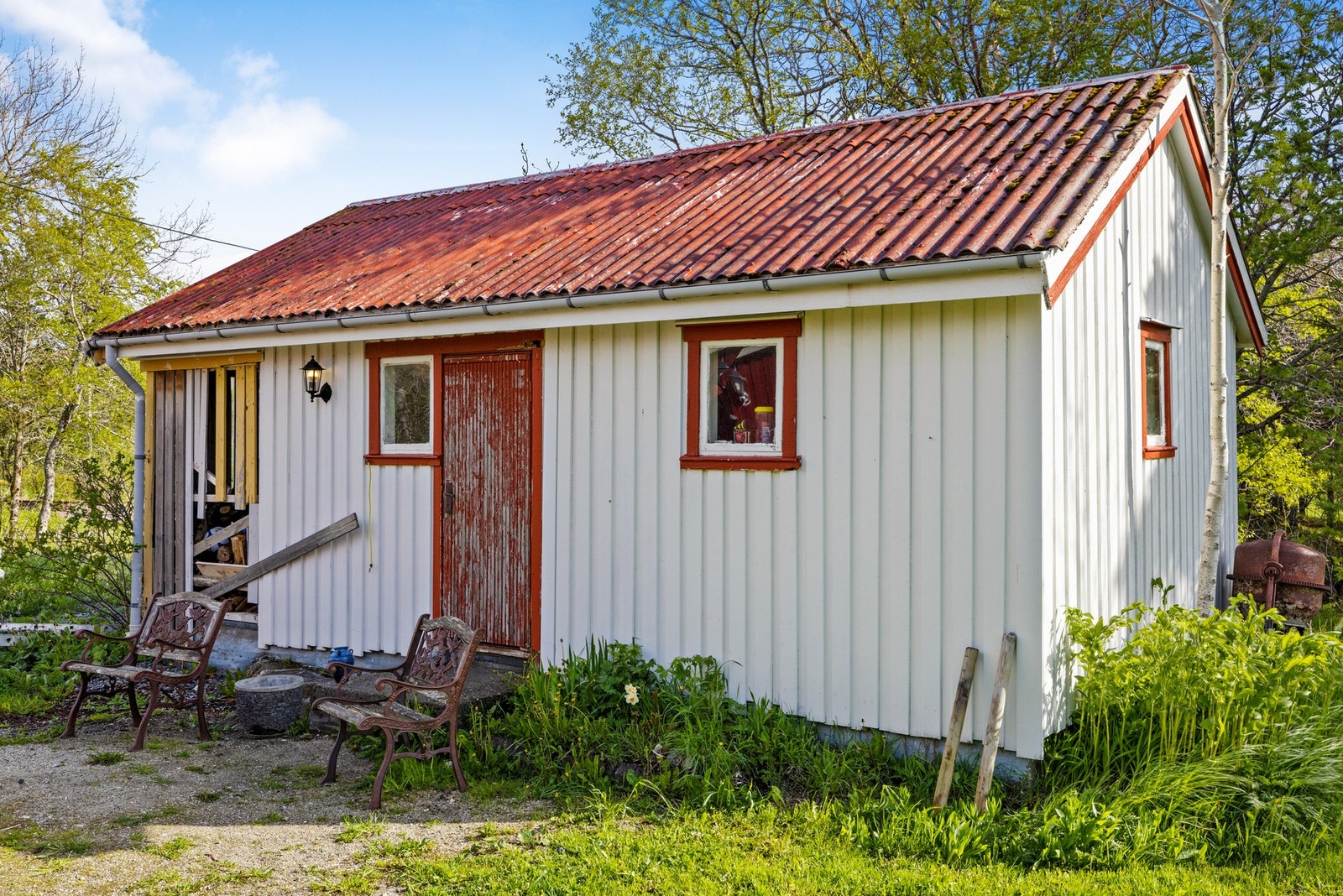 Uthus fra 1979, beliggende ved boligen Galleribilde