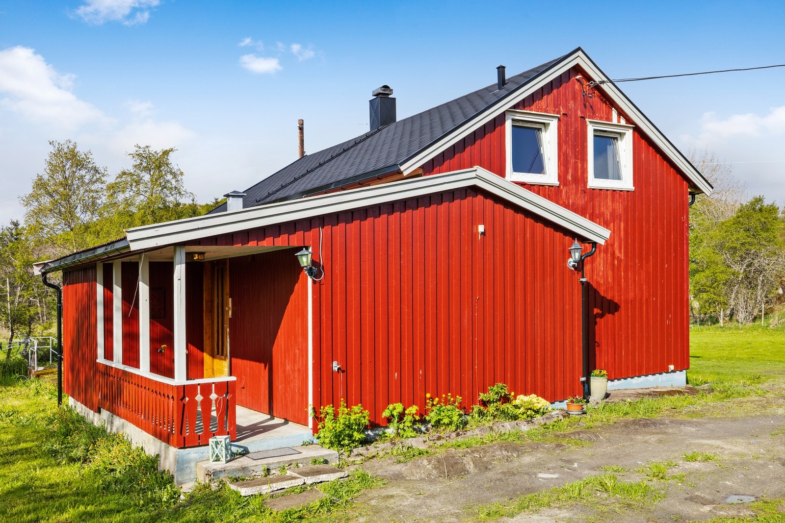 Enebolig fra 1973, senere tilbygd i 1985 Galleribilde