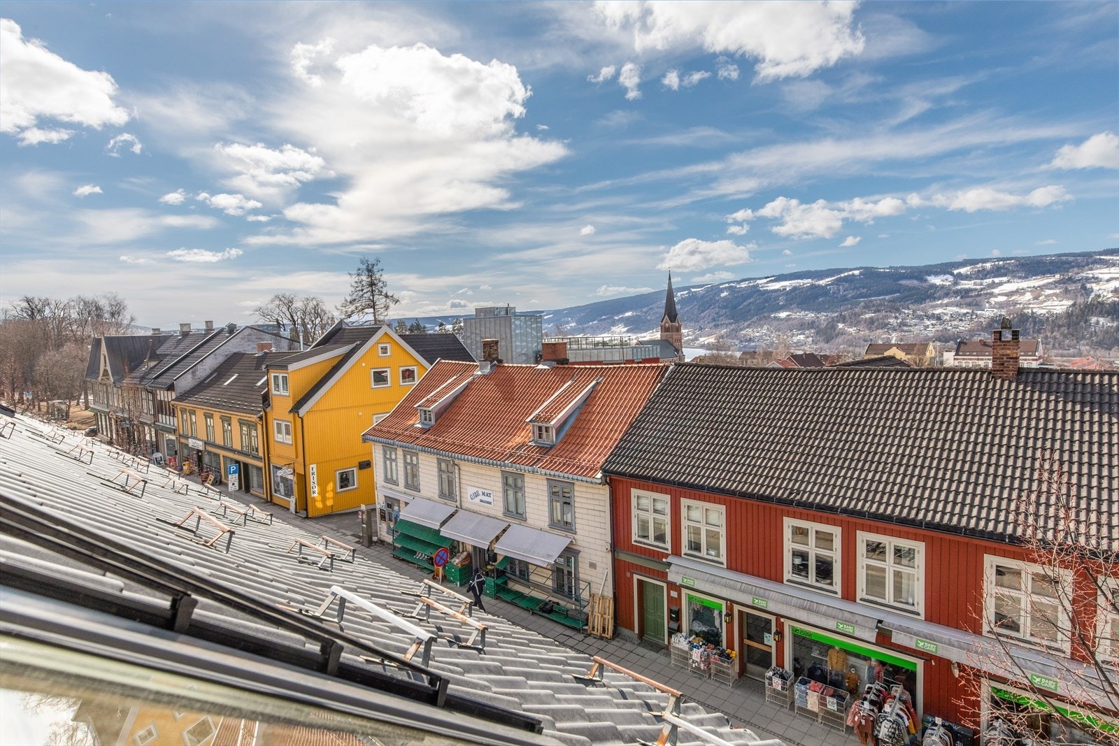 Nydelig utsikt fra stuevinduet. Galleribilde