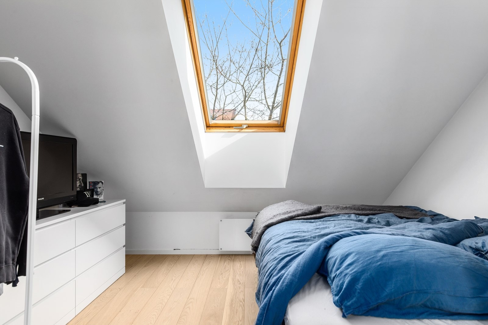 Kommode er det mulig å ha ved siden av senga på begge soverommene. Galleribilde