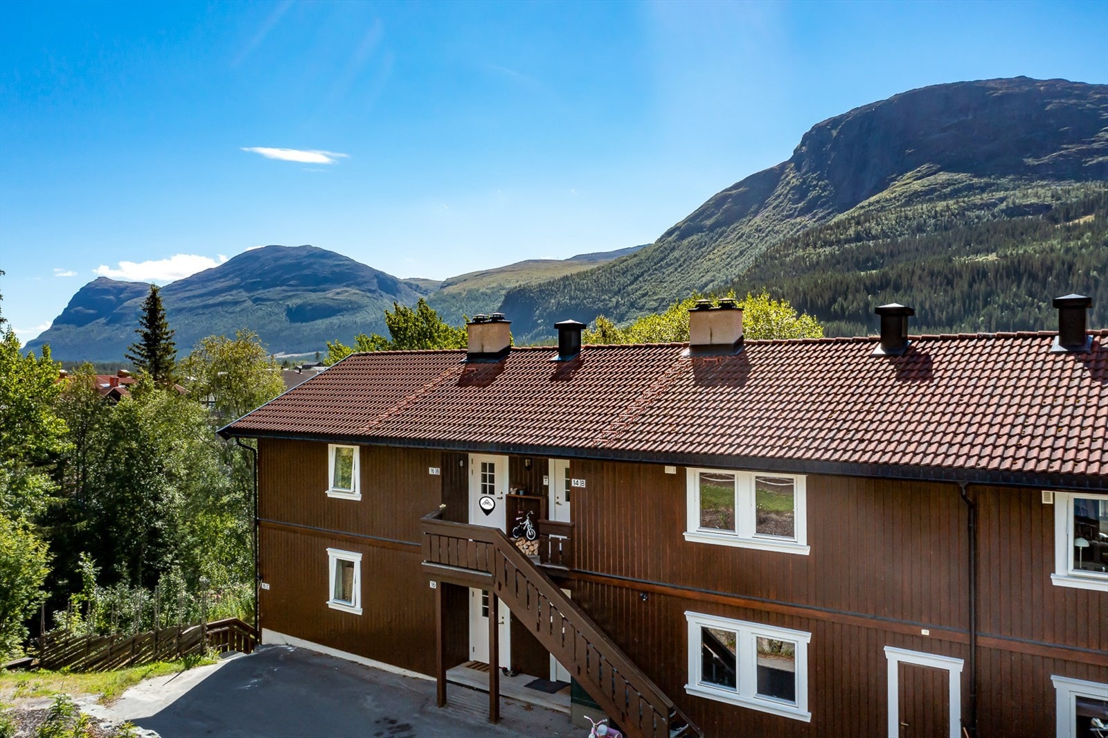 Eiendommen har en flott beliggenhet sommer som vinter! Galleribilde