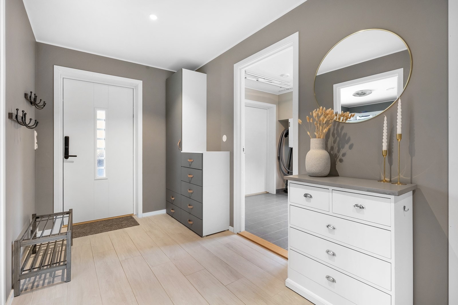 Lunt og behagelig førsteinntrykk med gulvvarme i alle rom i 1.etasje Galleribilde