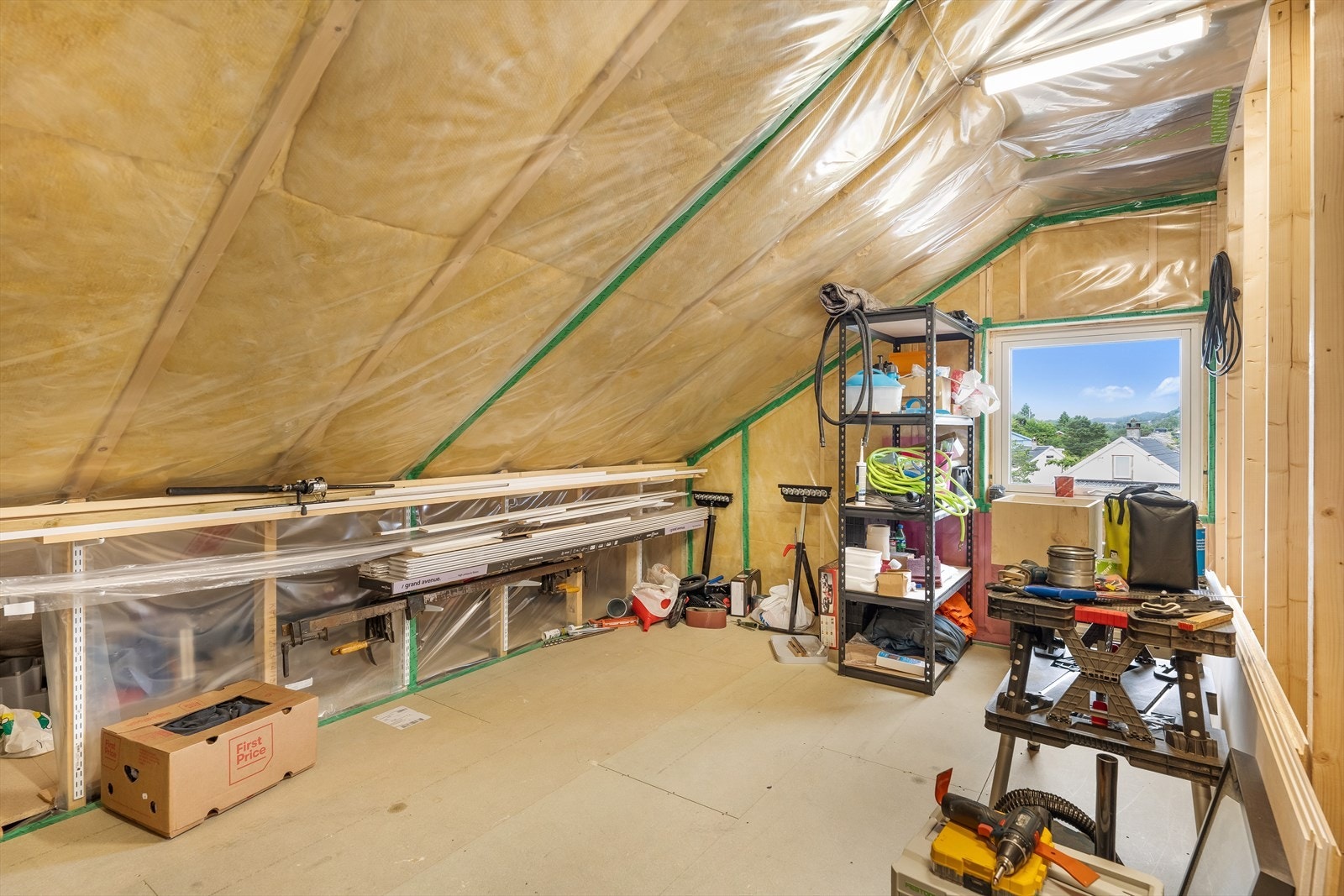 Loftsetasjen har et stort uutnyttet areal på hele 20 m² med stort potensiale Galleribilde