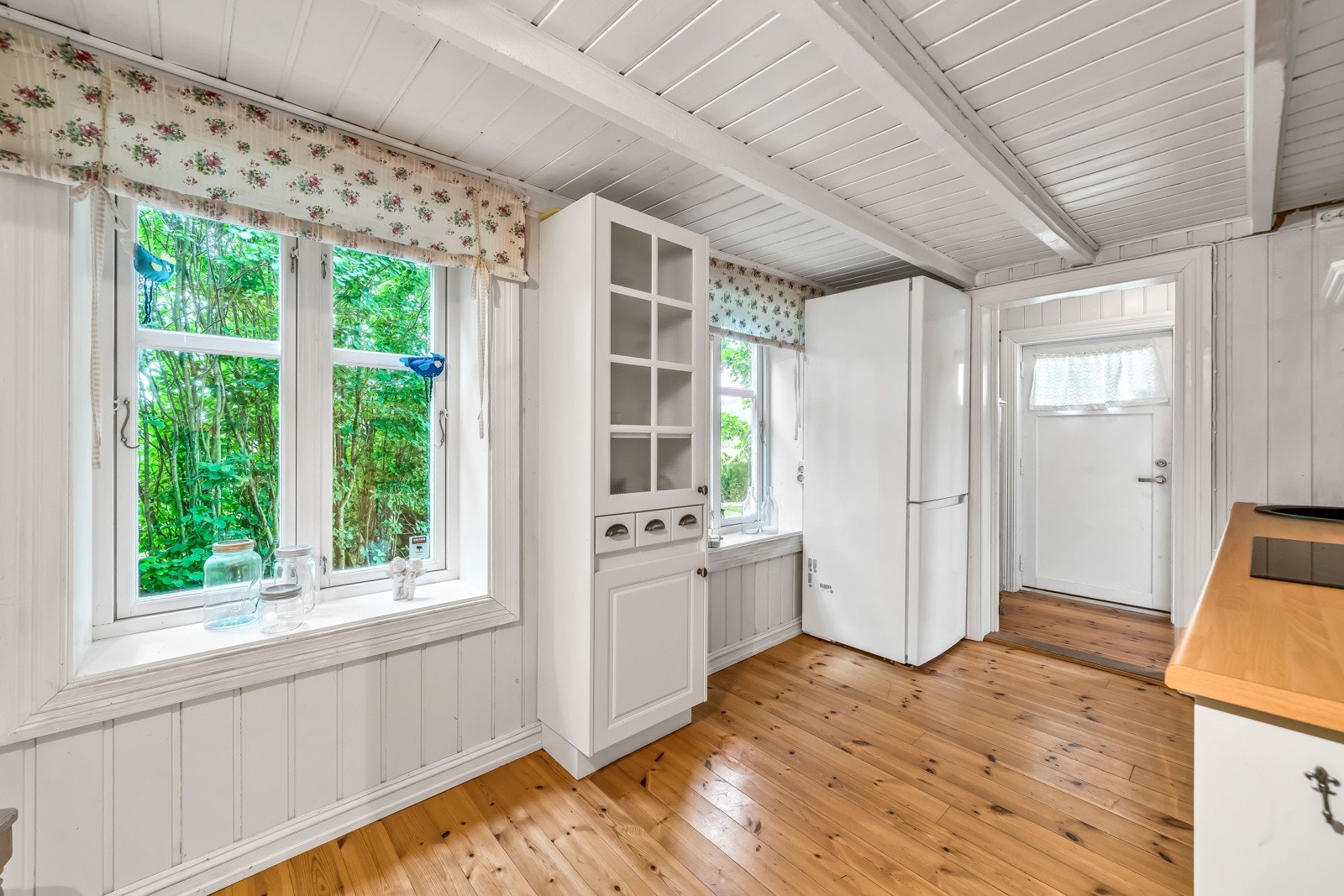 Fra boligedelen er det adkomst til løa. Galleribilde
