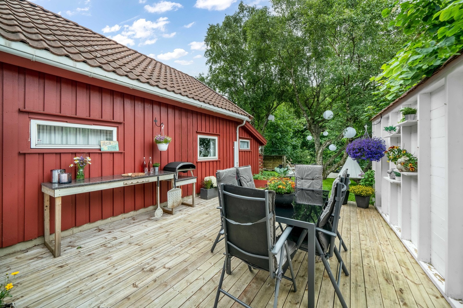 En koselig terrasseplass i ly for nordvesten. Galleribilde