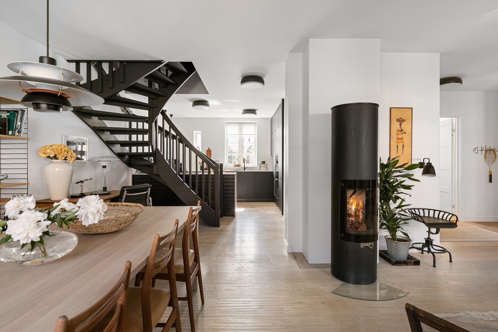 Privatmegleren Aksept har gleden av å presentere denne unike leiligheten i etterspurte Lindern Hageby! Galleribilde