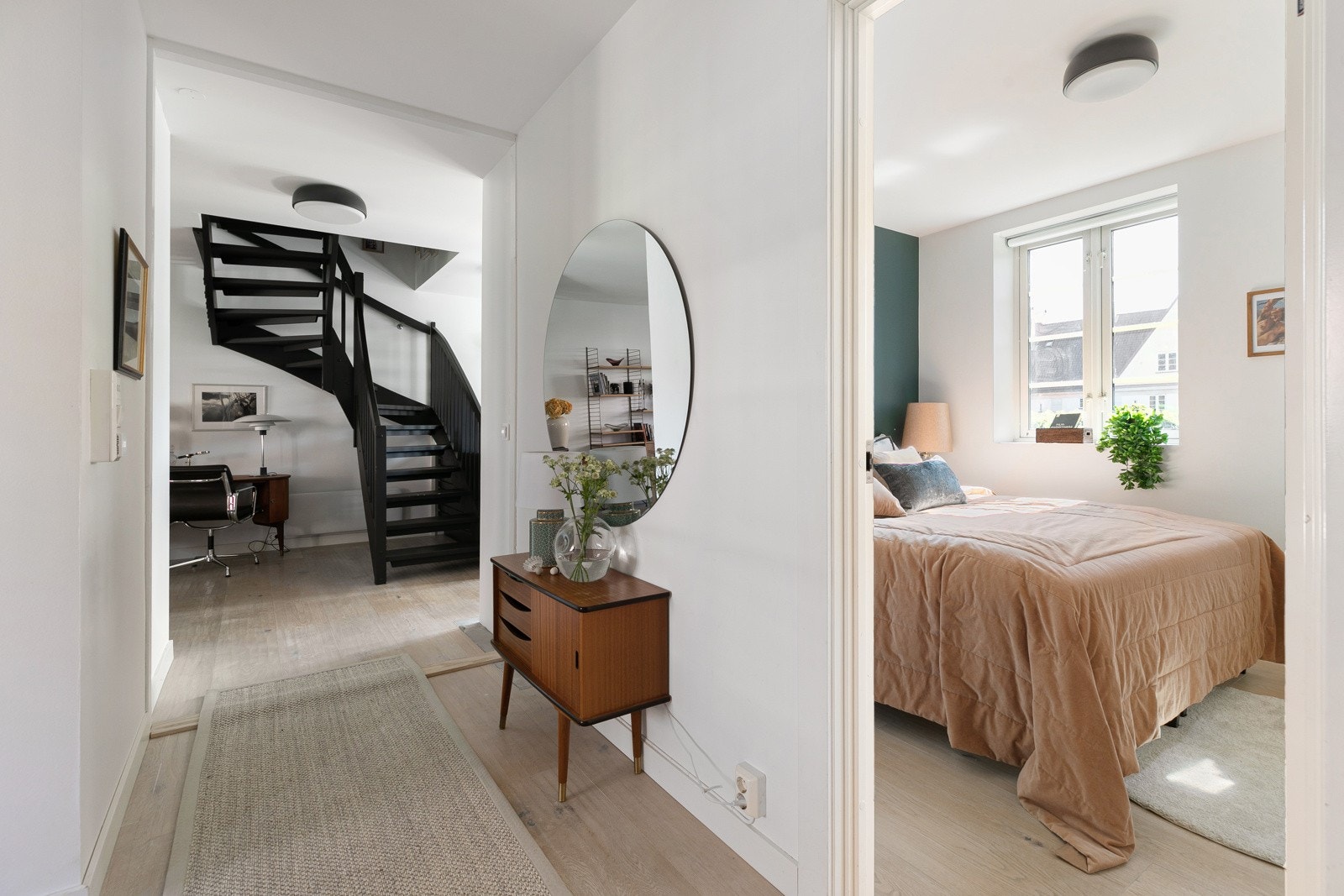 Oversiktsbilde fra trapp- til hovedsoverom. Galleribilde