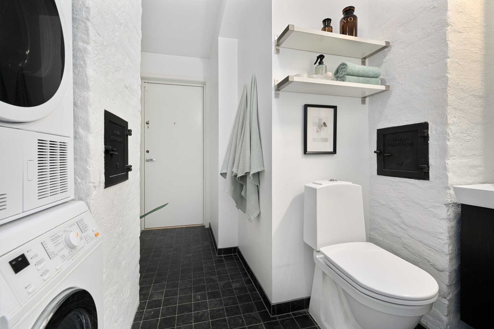 Her er det opplegg for vaskemaskin og tørketrommel. Galleribilde