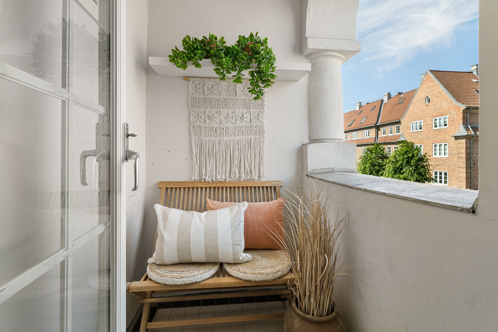 Fra stuen har du utgang til en sjarmerende balkong. Galleribilde