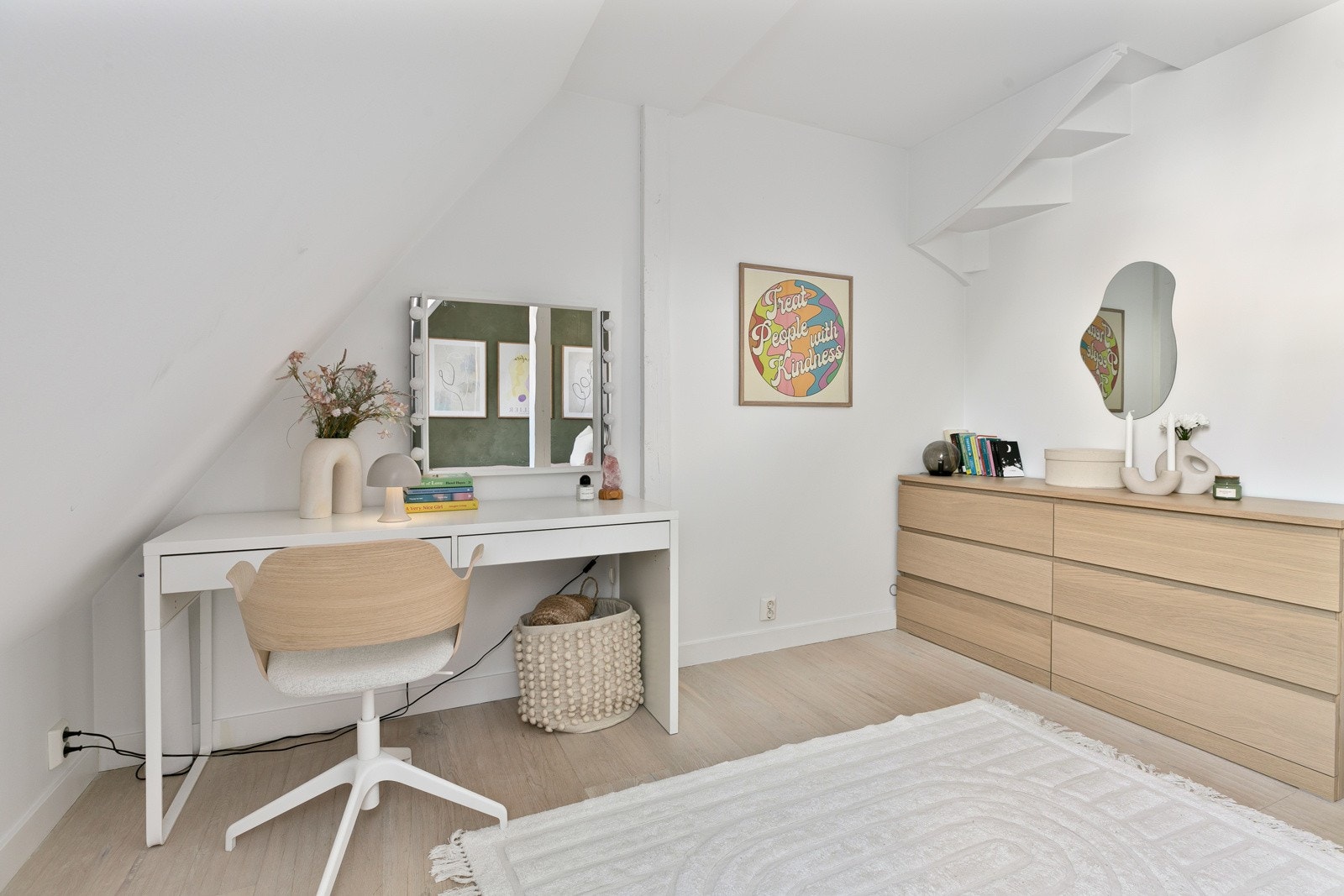 Her har du blant annet plass til større dobbeltseng - med tilhørende møblement. Galleribilde