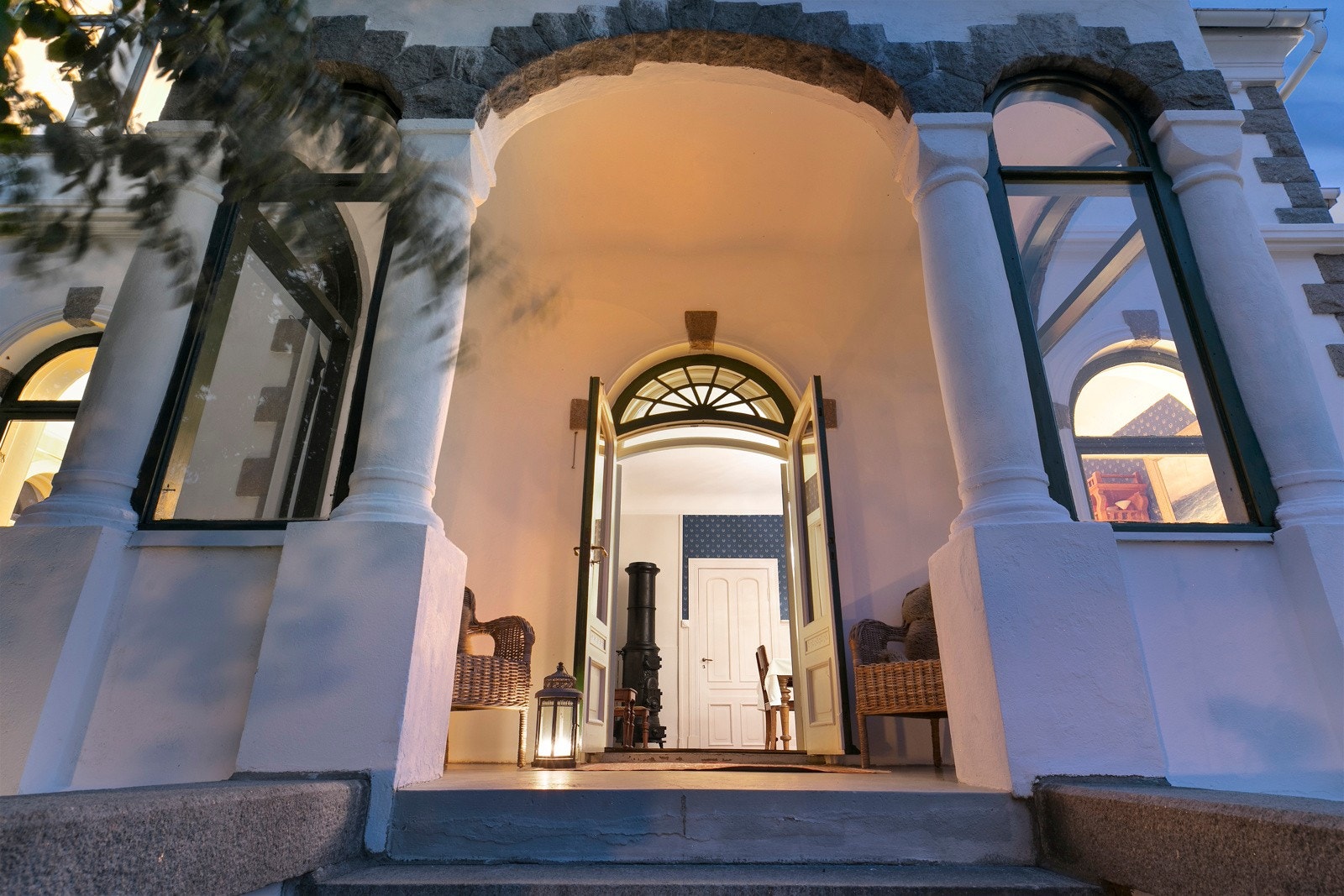 Detalj fra trappeinngang fra hage Galleribilde