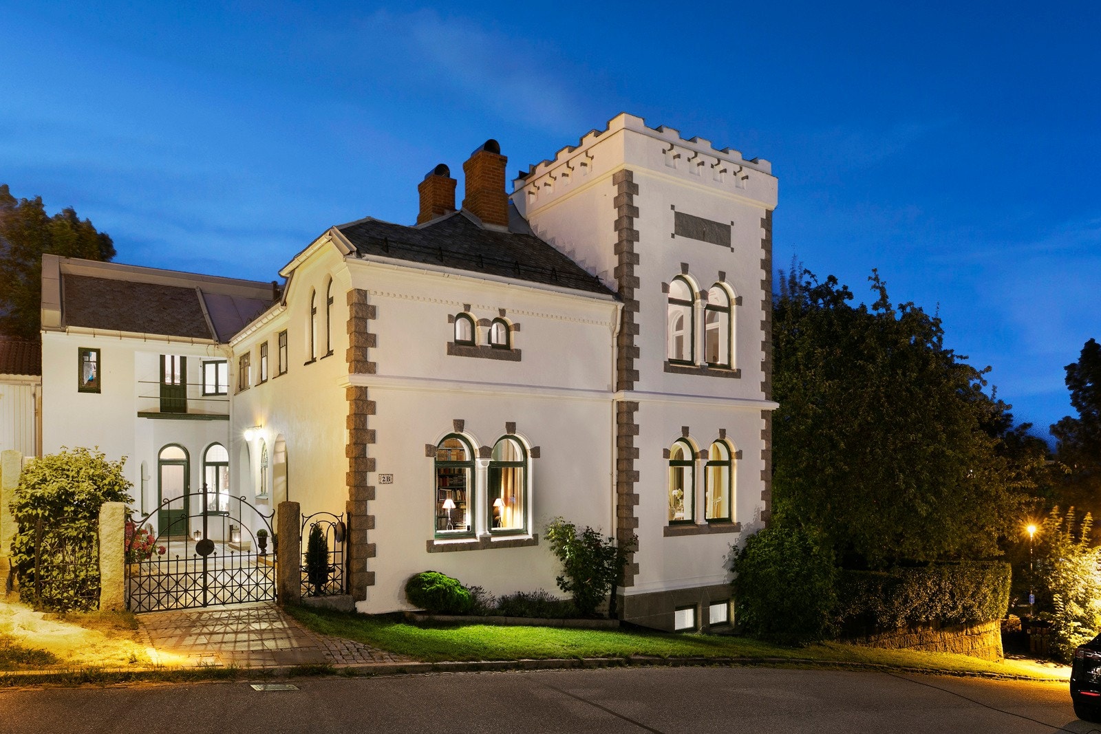 Fasade mot gate Galleribilde