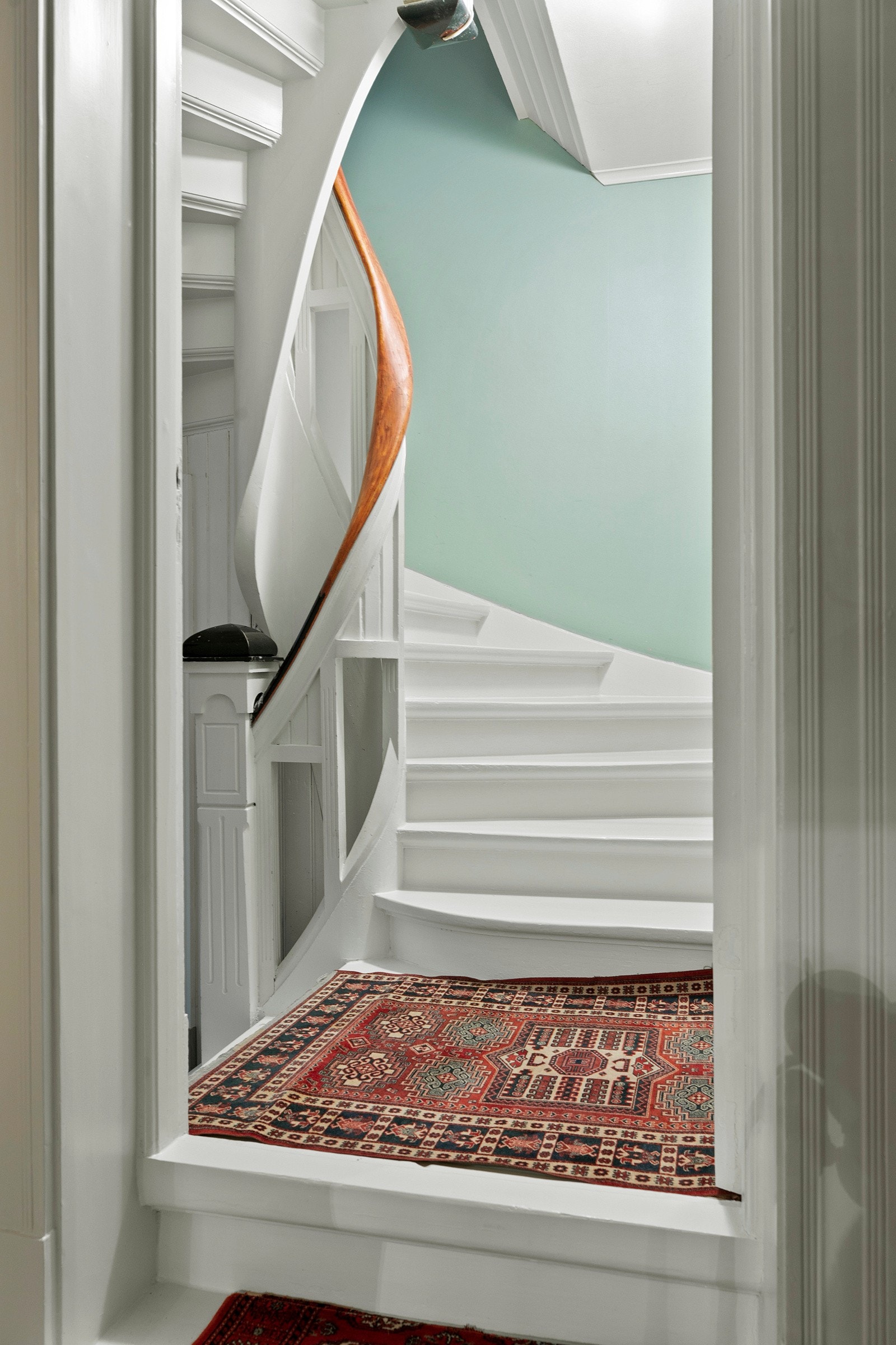 Trapp til 2. etasje Galleribilde