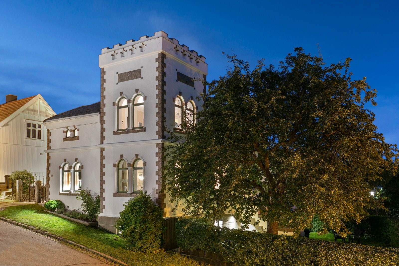 Fasade mot gate Galleribilde