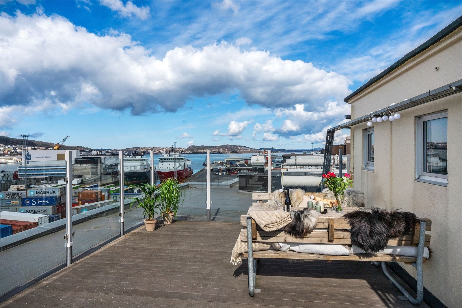 - Felles takterrasse med idyllisk utsikt mot byfjorden og Dokken - Galleribilde
