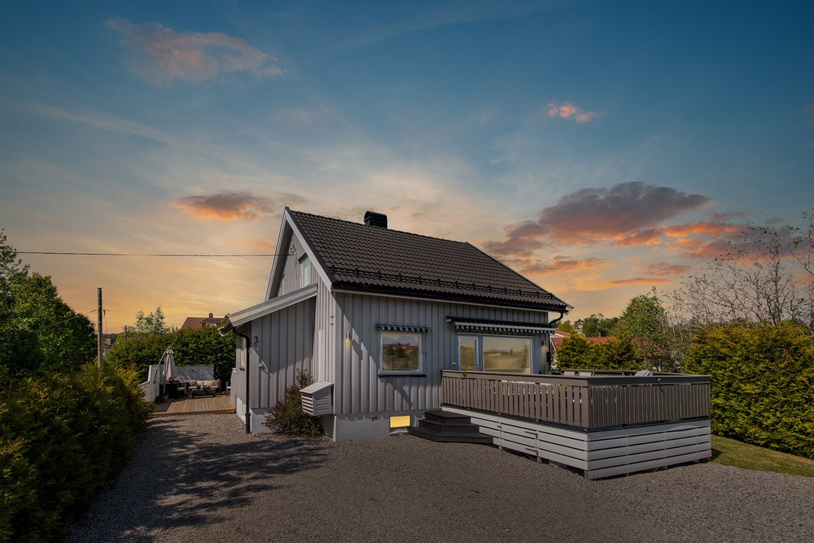 Velkommen til Klokkerudåsen 3! En innbydende og flott familiebolig over tre plan med barnevennlig beliggenhet. Galleribilde