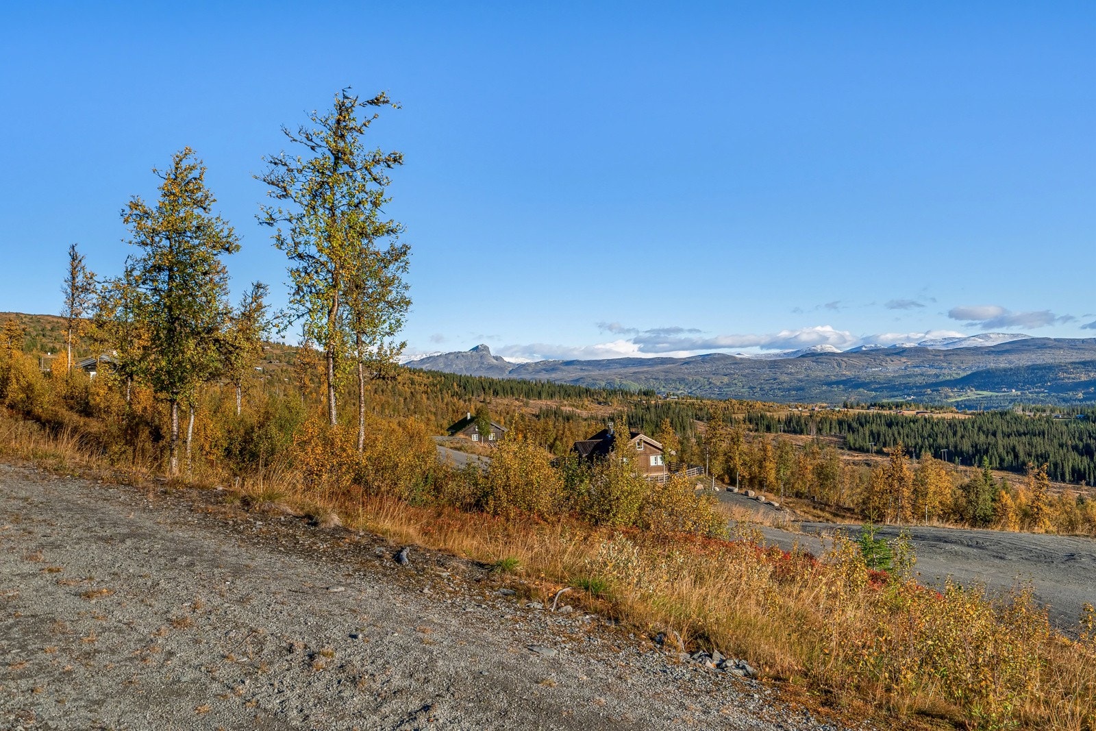 Vinterstid er det bare å spenne på seg skiene og gå ut i et fantastisk løypenett med milevis av oppkjørte skiløyper. Om noen heller skulle ønske en tur i alpinbakken er det omlag 2 mil til Raudalen og til Beitostølen. Galleribilde
