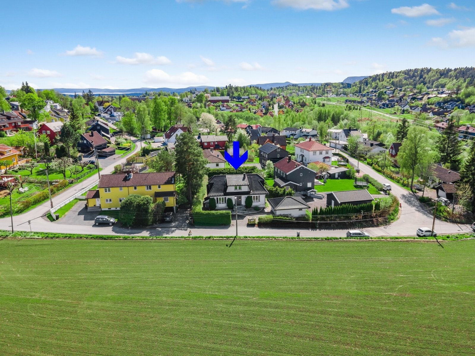 Boligen ligger i et meget barnevennlig, solrikt og populært område. Galleribilde