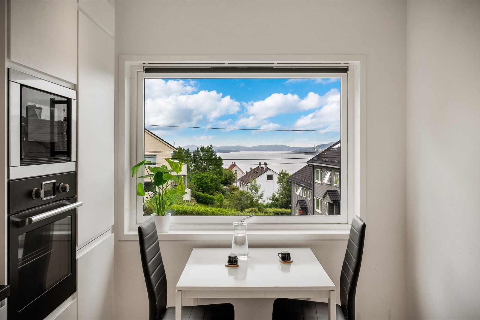 - Nydelig utsikt fra kjøkkenet! - Galleribilde