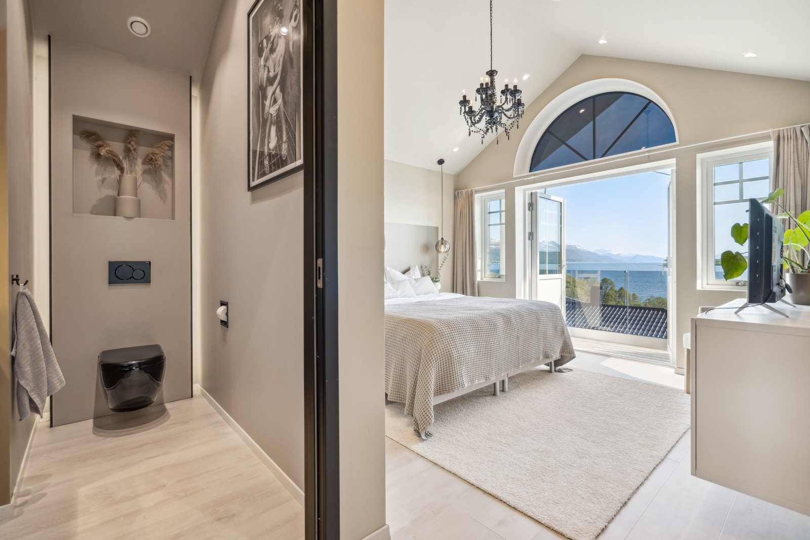 Hovedsoverommet har eget toalettrom Galleribilde