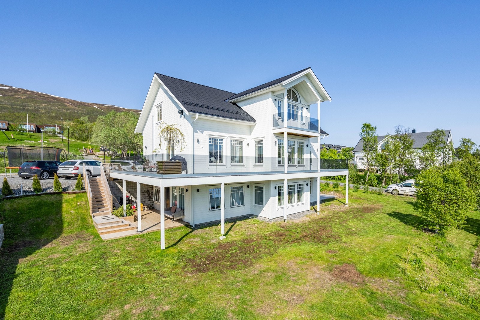 Stor veranda rundt huset Galleribilde