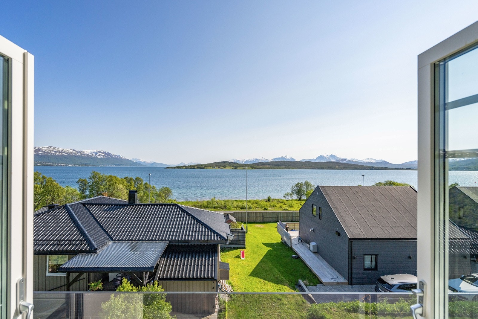 Utsikt mere mot sør Galleribilde