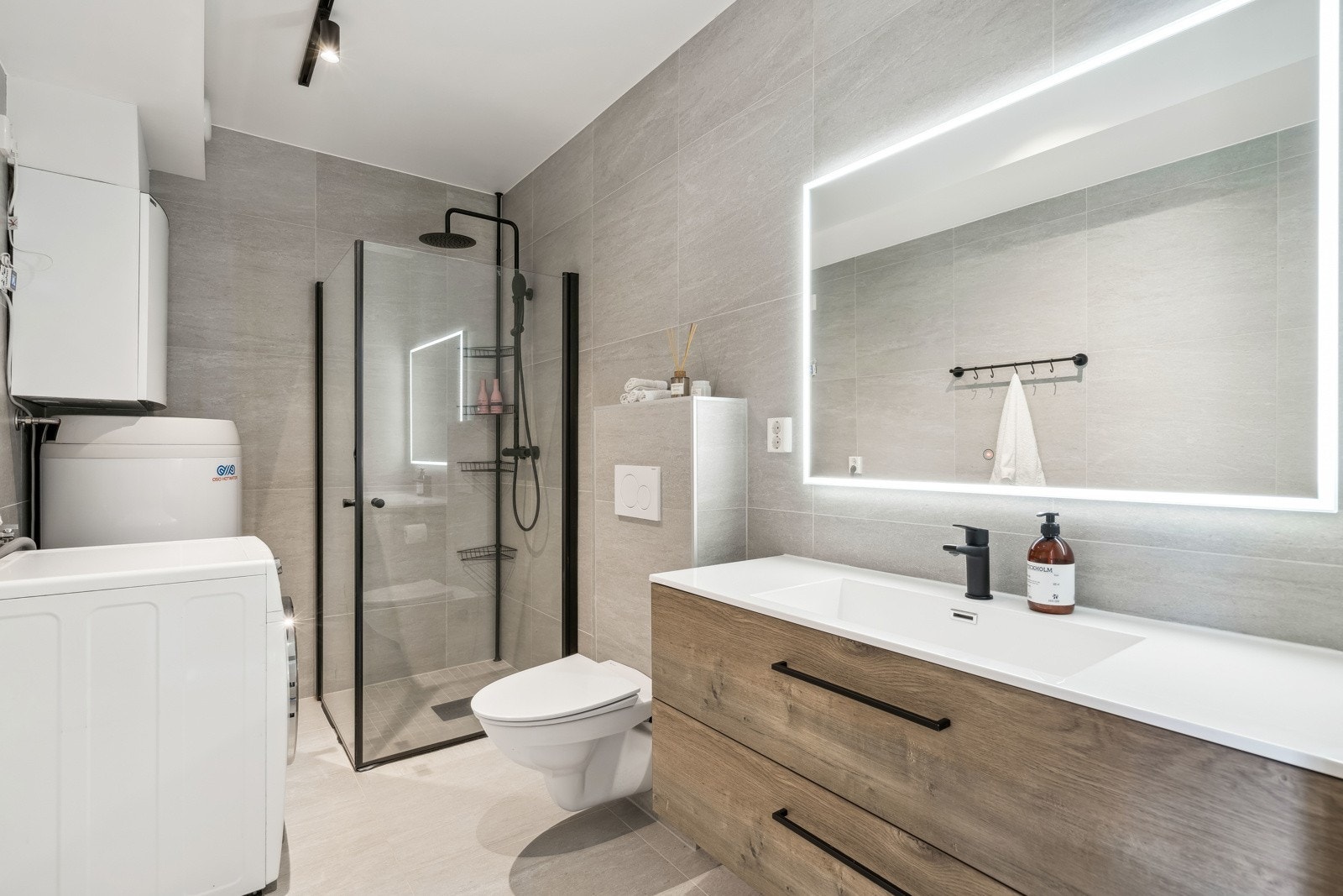 Badet er også flott i begge utleiedelene - her i den minste Galleribilde