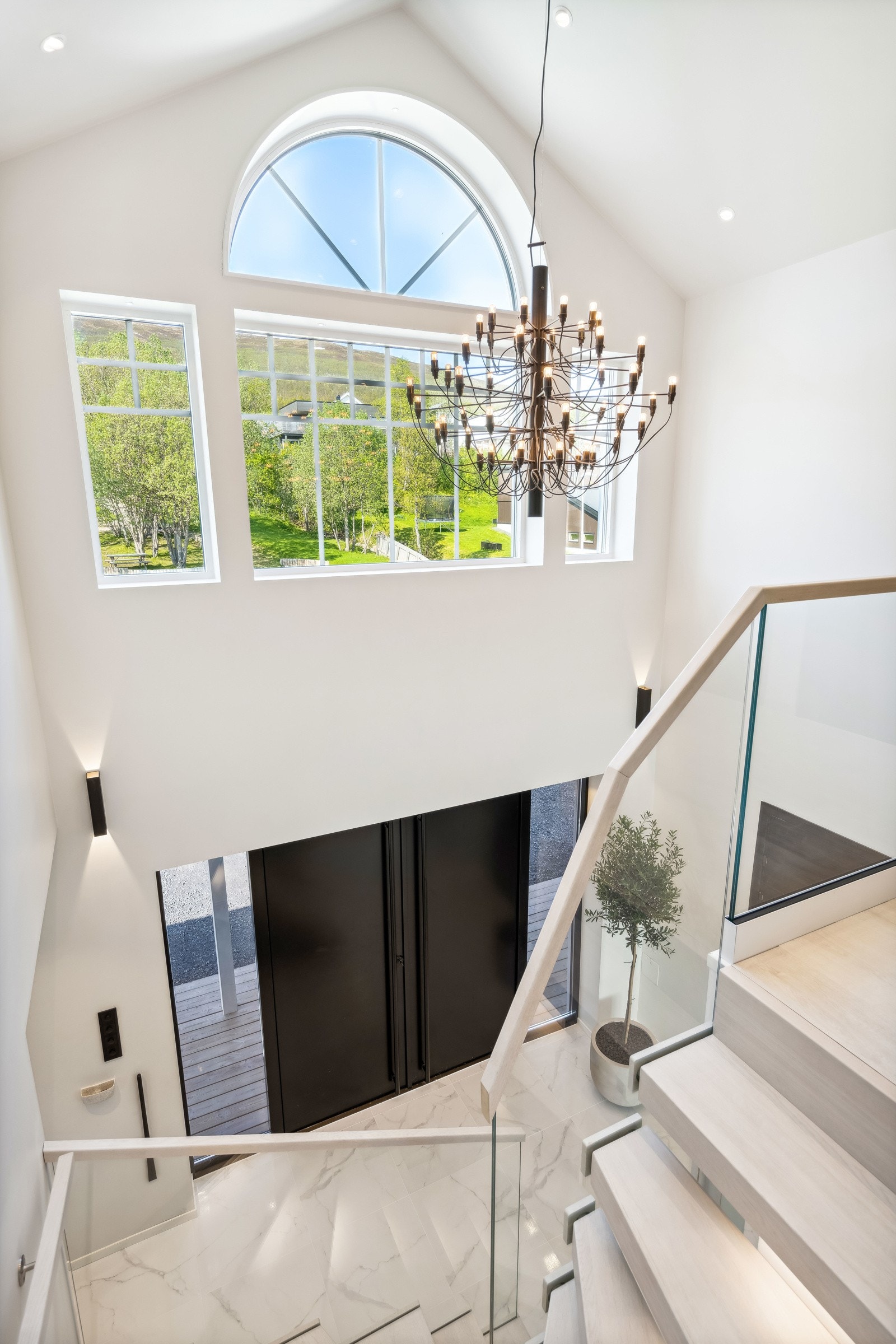 Fra trapperom med stor takhøyde Galleribilde