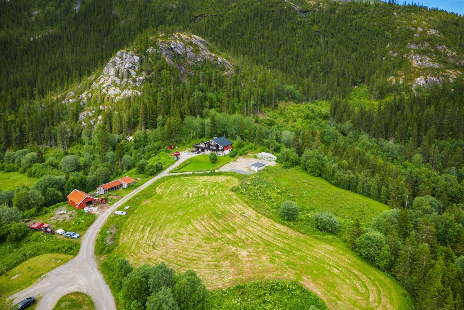 Visning etter nærmere avtale med megler. Send gjerne tekstmelding, e-post eller ring for å avtale et tidspunkt som passer for deg! Galleribilde
