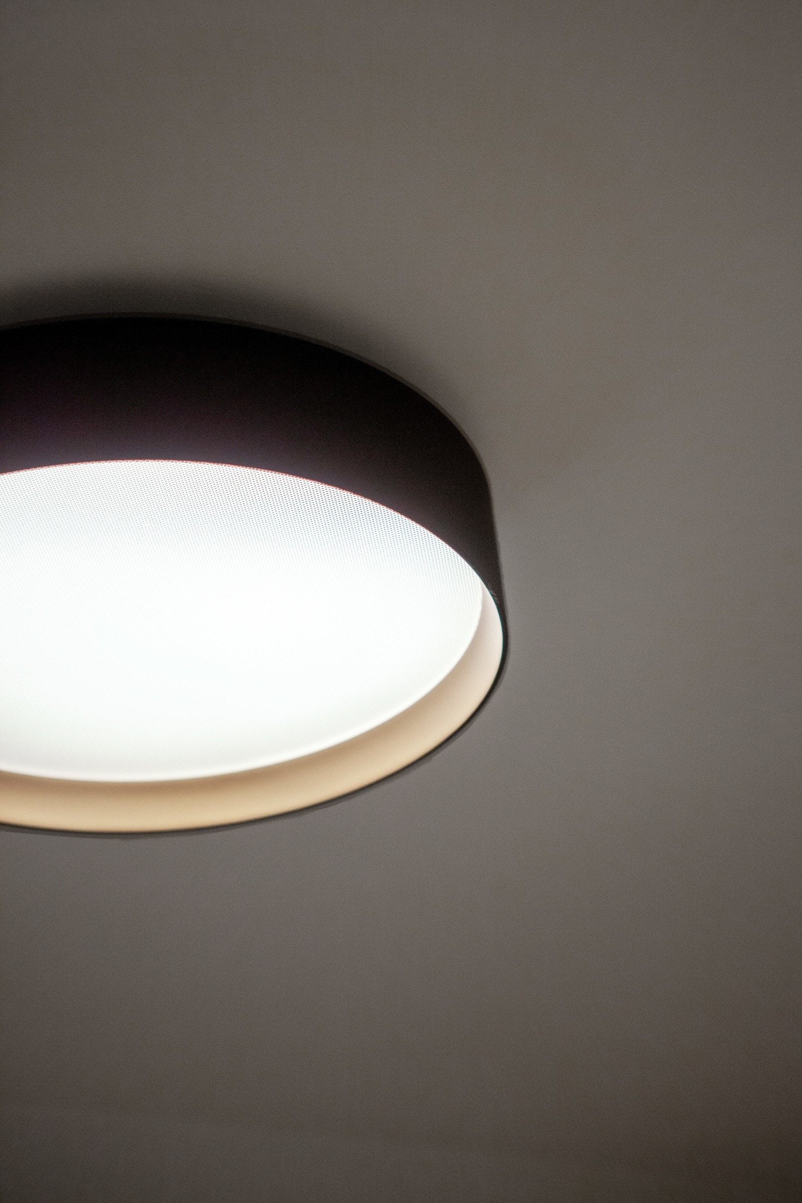 Taklampe fra Loom Design. Galleribilde