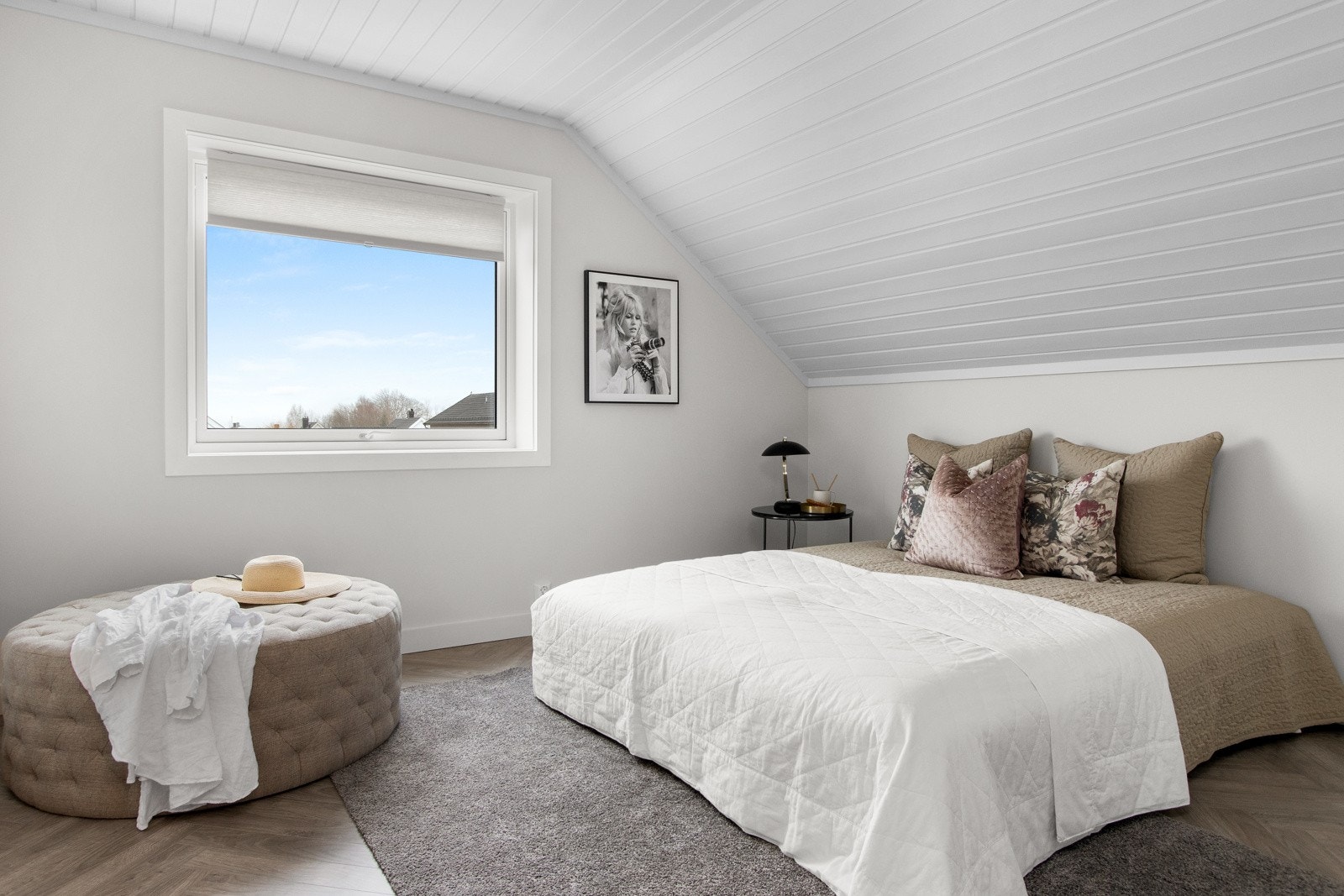 To av soverommene har walk-in closet. Galleribilde