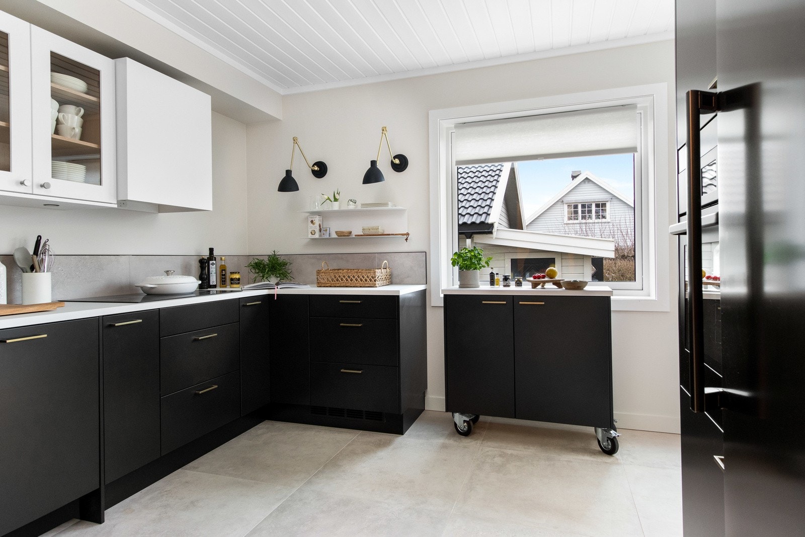 Boligen har et helt nytt kjøkken av høy norsk kvalitet fra Huseby. Galleribilde