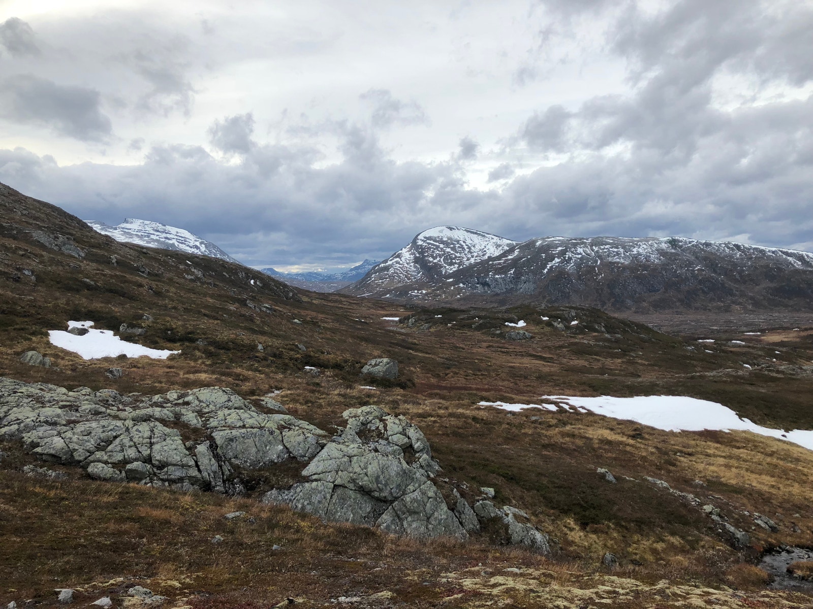 Utsikt mot Trollhøtta, Snota og Rindhatten Galleribilde
